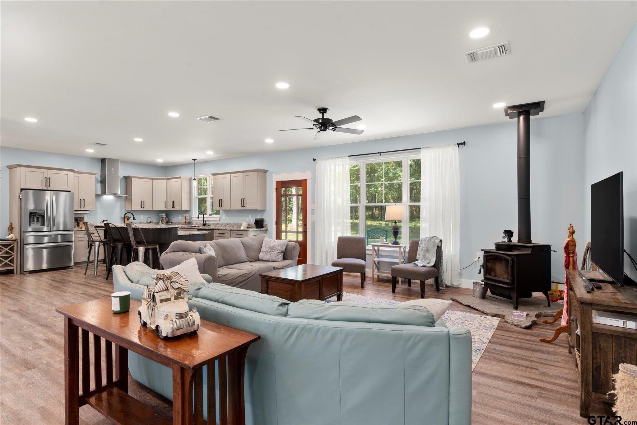 Pittsburg, Texas, 75686, United States, 3 Bedrooms Bedrooms, ,3 BathroomsBathrooms,Residential,For Sale,1937042