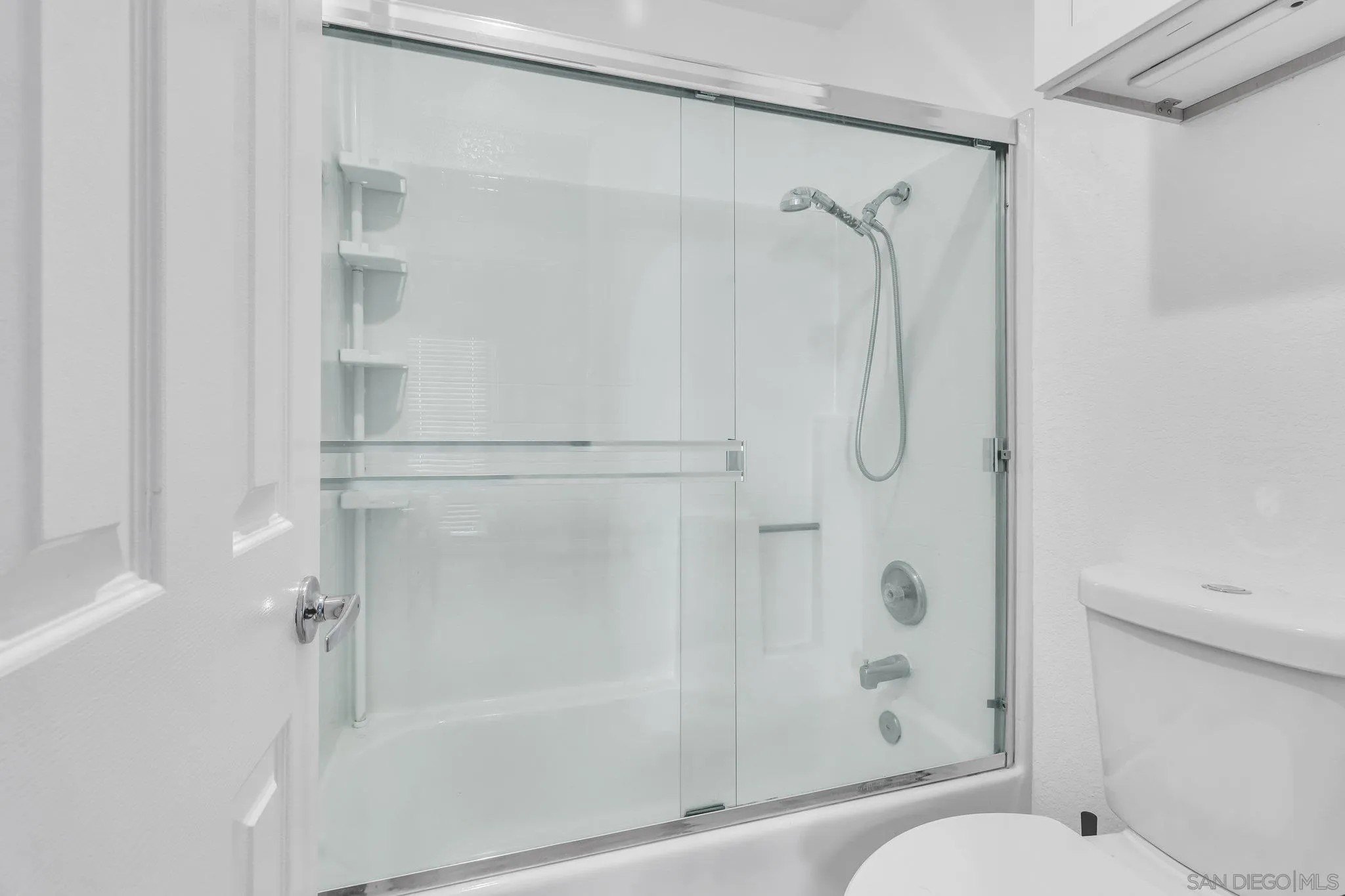 San Diego, California, 92110, United States, 2 Bedrooms Bedrooms, ,2 BathroomsBathrooms,Residential,For Sale,1996834