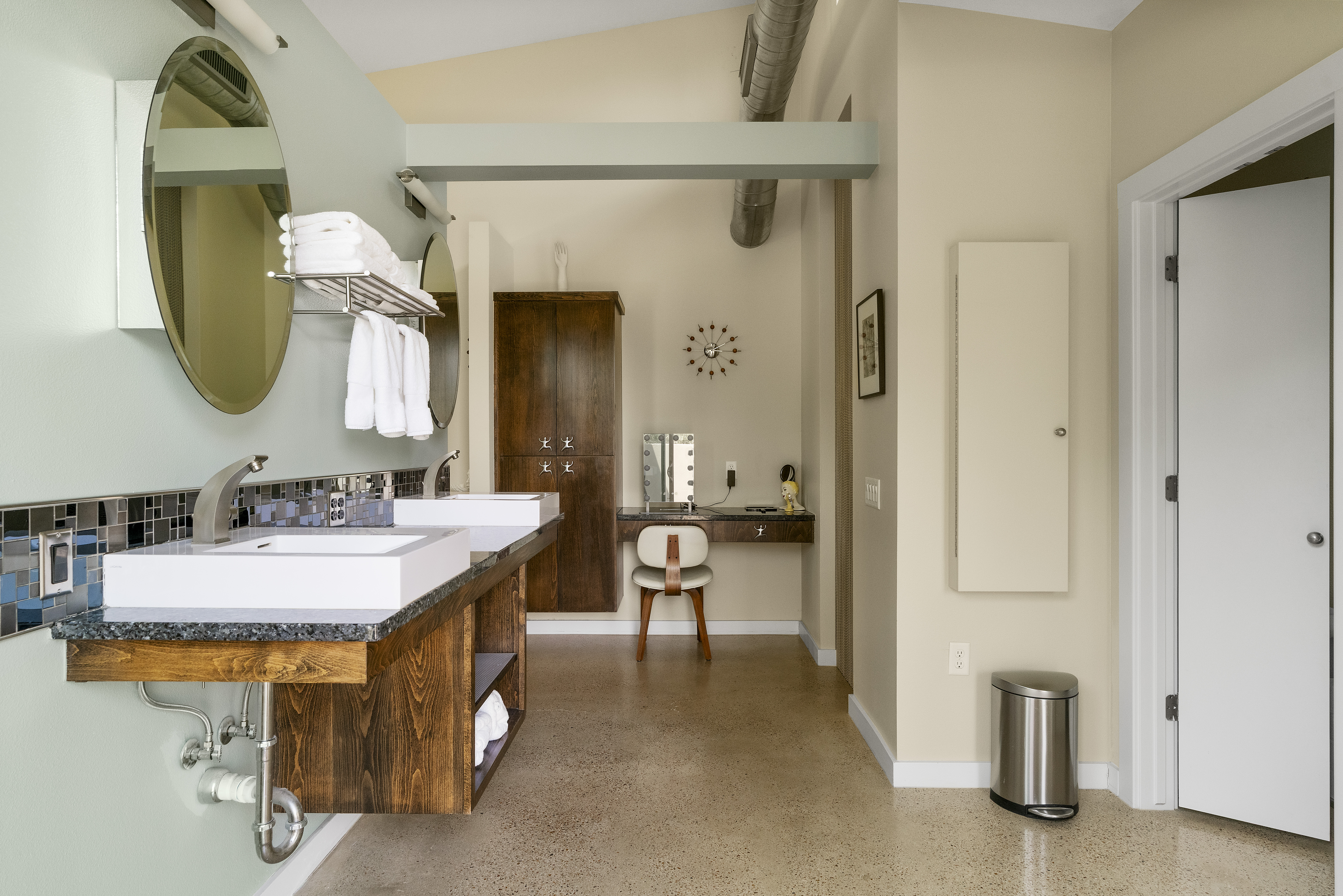  A Modern Hill Country Retreat on 5 Lush Acres - 物件實景