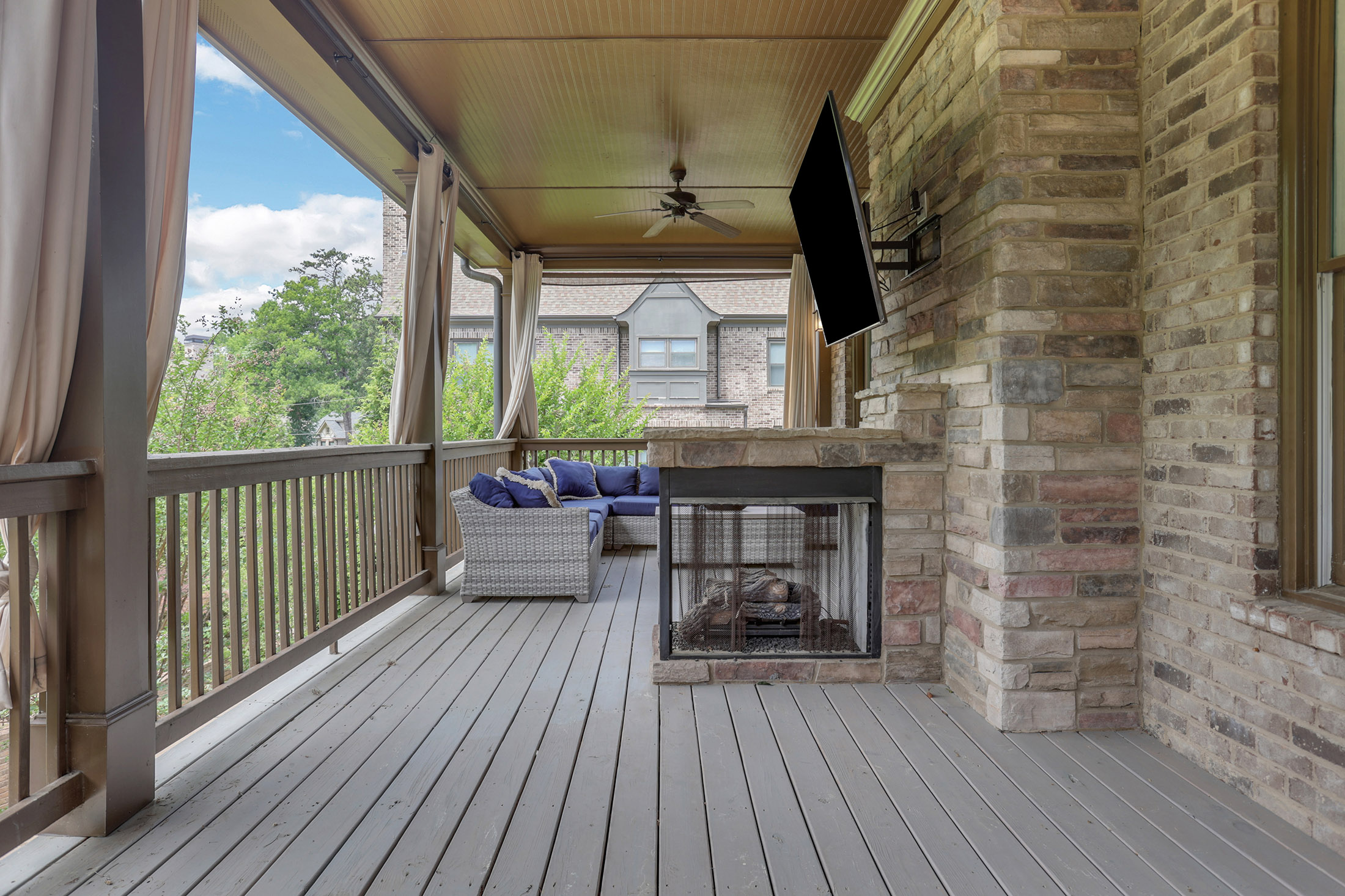  Sophisticated Brick Residence in Coveted Brookhaven Location - 物件實景