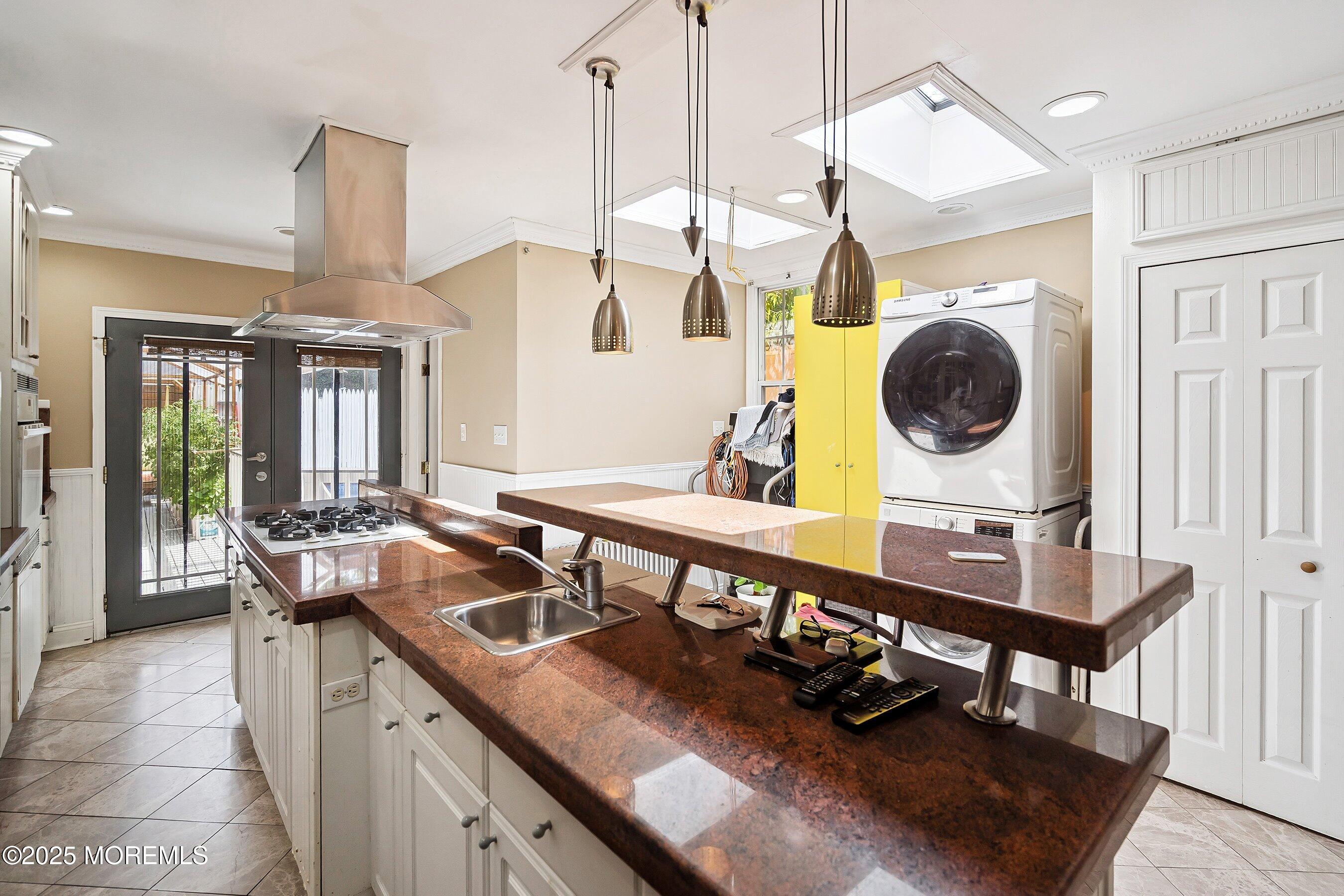 Jersey City, New Jersey, 07307, United States, 7 Bedrooms Bedrooms, ,4 BathroomsBathrooms,Residential,For Sale,1904404