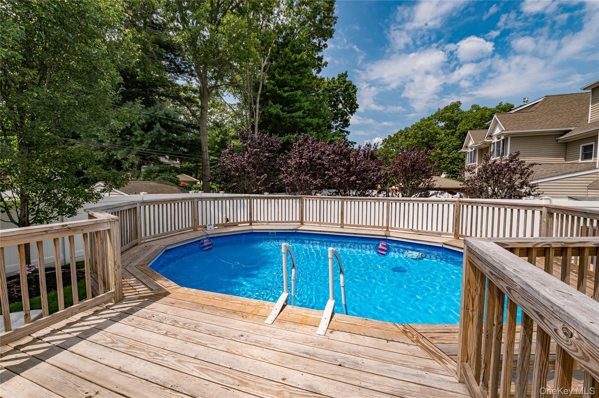  16 Sussex Lane, Lake Grove, NY, 11755 - 物件實景