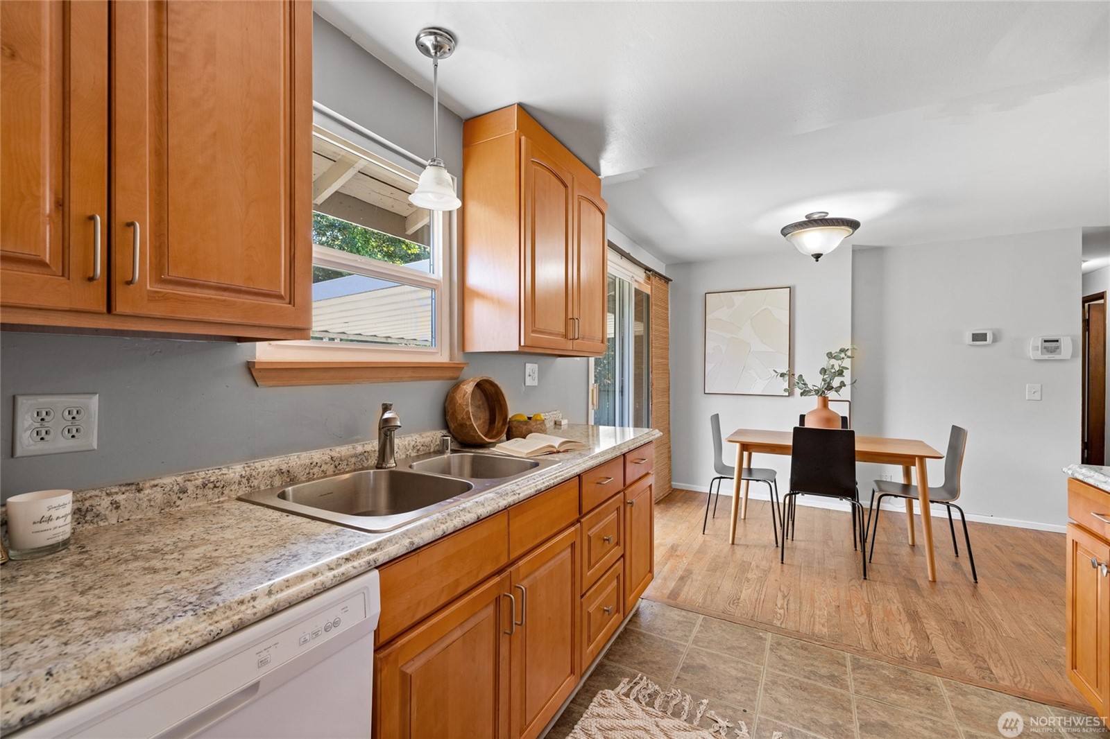 Seatac, Washington, 98188, United States, 3 Bedrooms Bedrooms, ,2 BathroomsBathrooms,Residential,For Sale,1905826