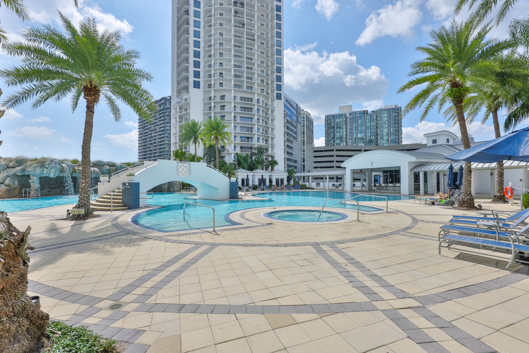 Tampa, Florida, 33602, United States, 3 Bedrooms Bedrooms, ,3 BathroomsBathrooms,Residential,For Sale,1982527