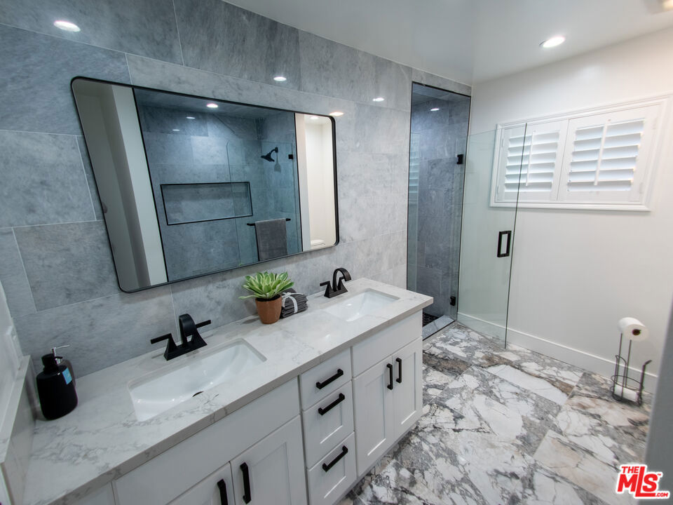 Duarte, California, 91010, United States, 6 Bedrooms Bedrooms, ,3 BathroomsBathrooms,Residential,For Sale,1836068