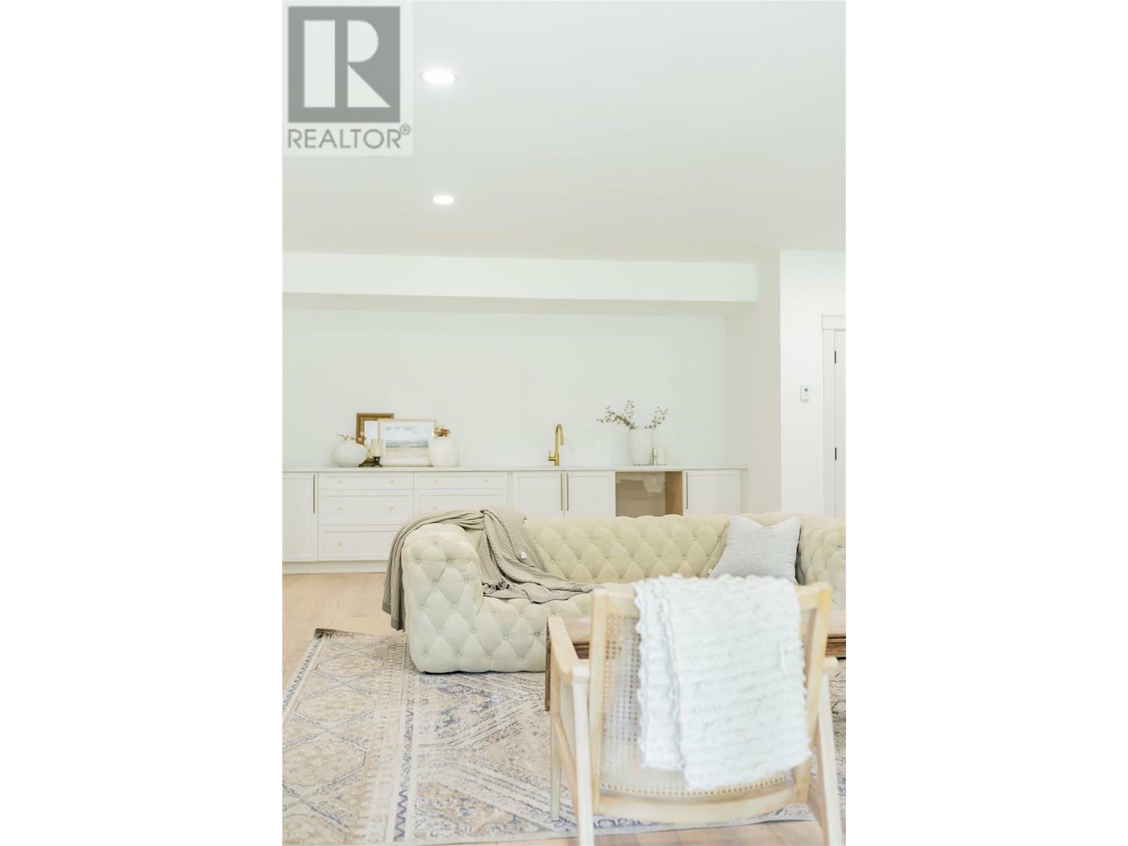 GRAND FORKS, British Columbia, V0H 1H2, CA, 5 Bedrooms Bedrooms, ,5 BathroomsBathrooms,Residential,For Sale,1868553