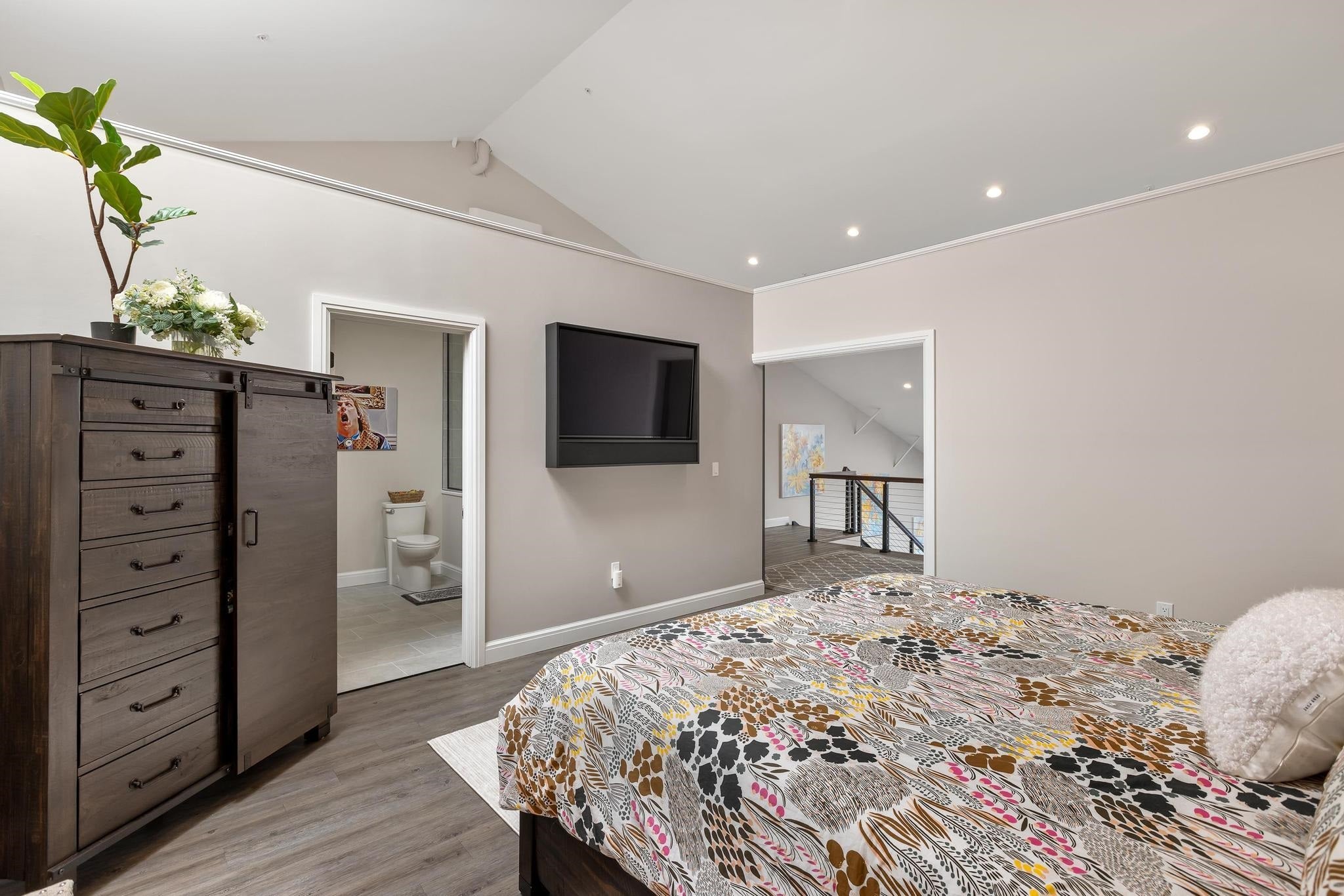 Harrison Twp, Michigan, 48045, United States, 2 Bedrooms Bedrooms, ,3 BathroomsBathrooms,Residential,For Sale,1979598