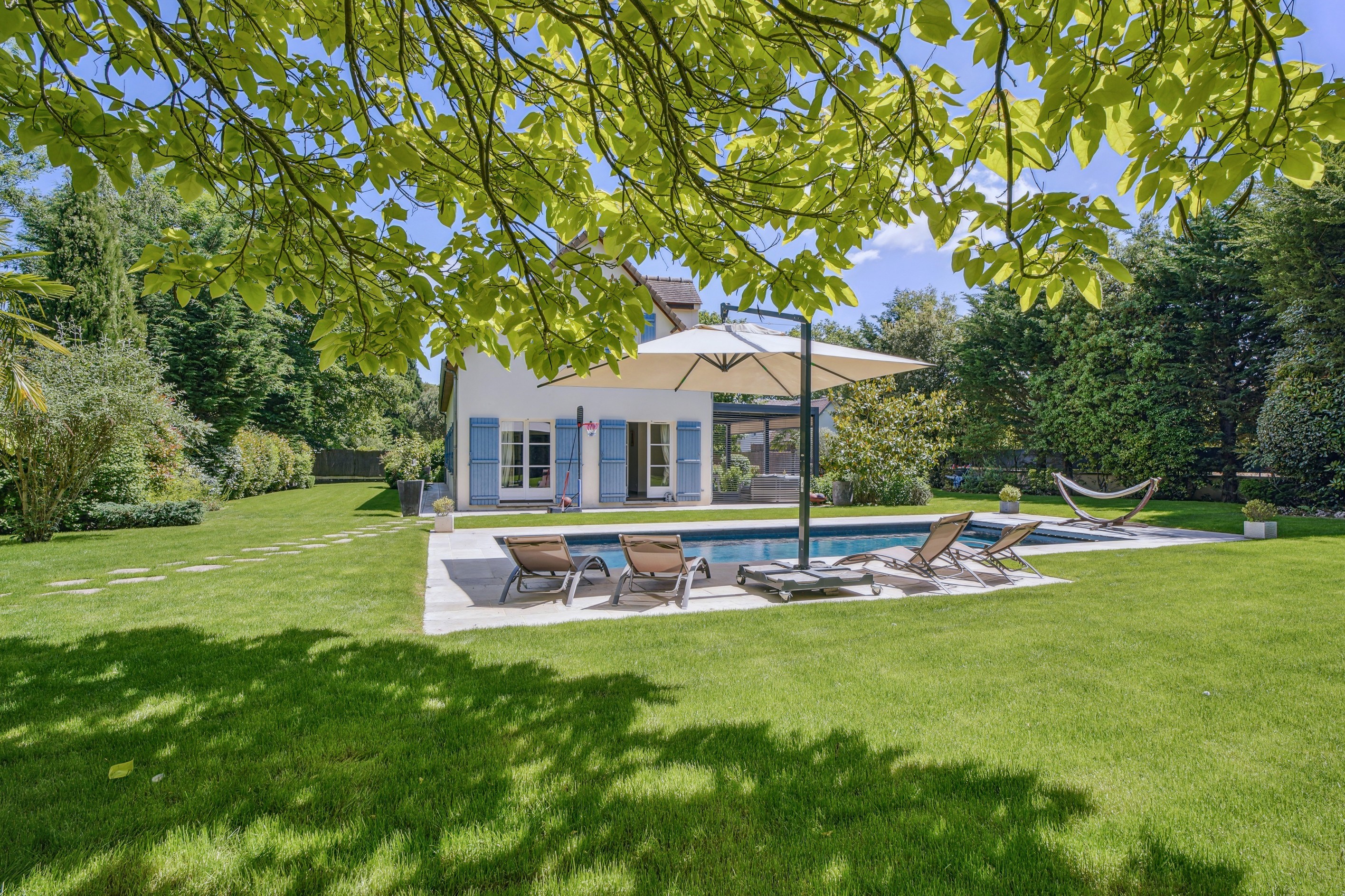  Exceptional property in the heart of Montfort l