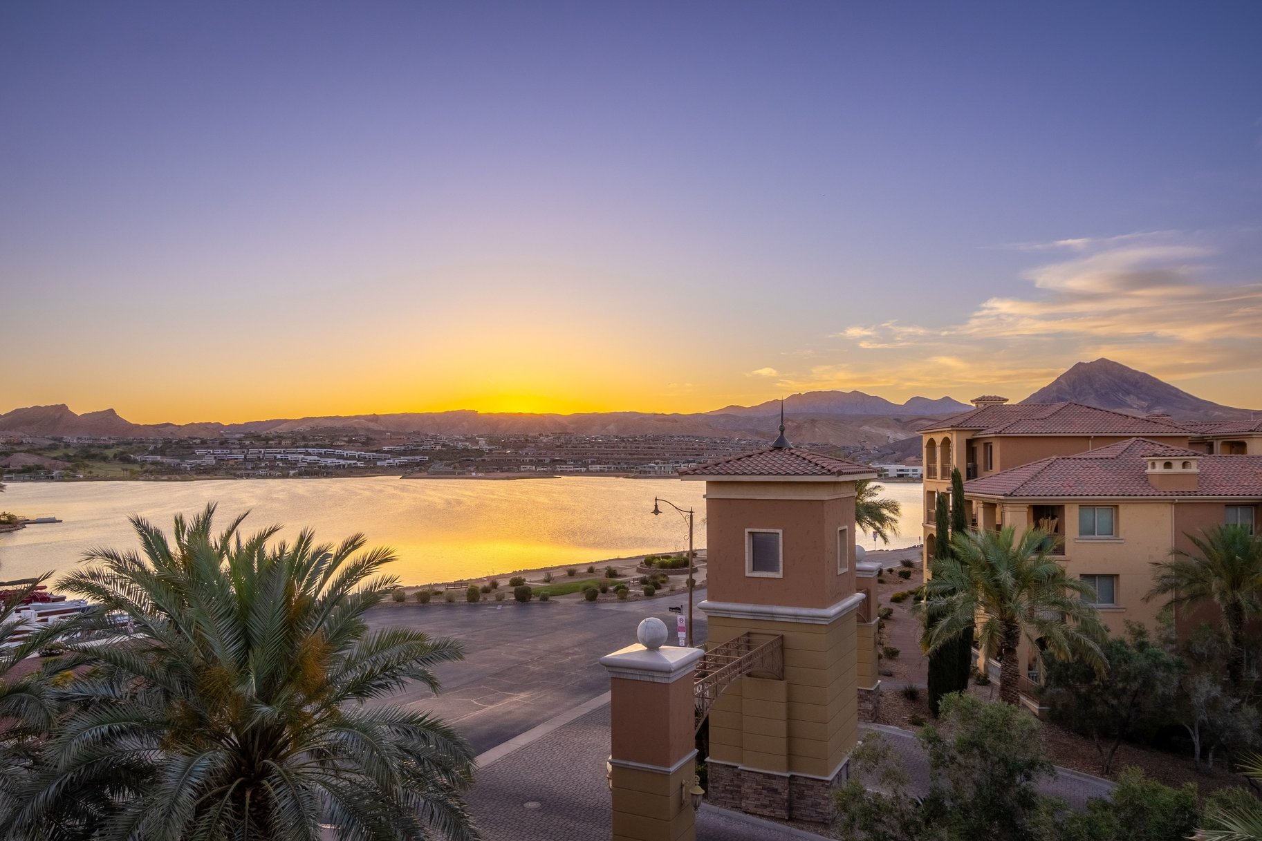  Lake Las Vegas Furnished 3 Beds, 3 Bath With Den Penthouse & Lake Views - 物件實景