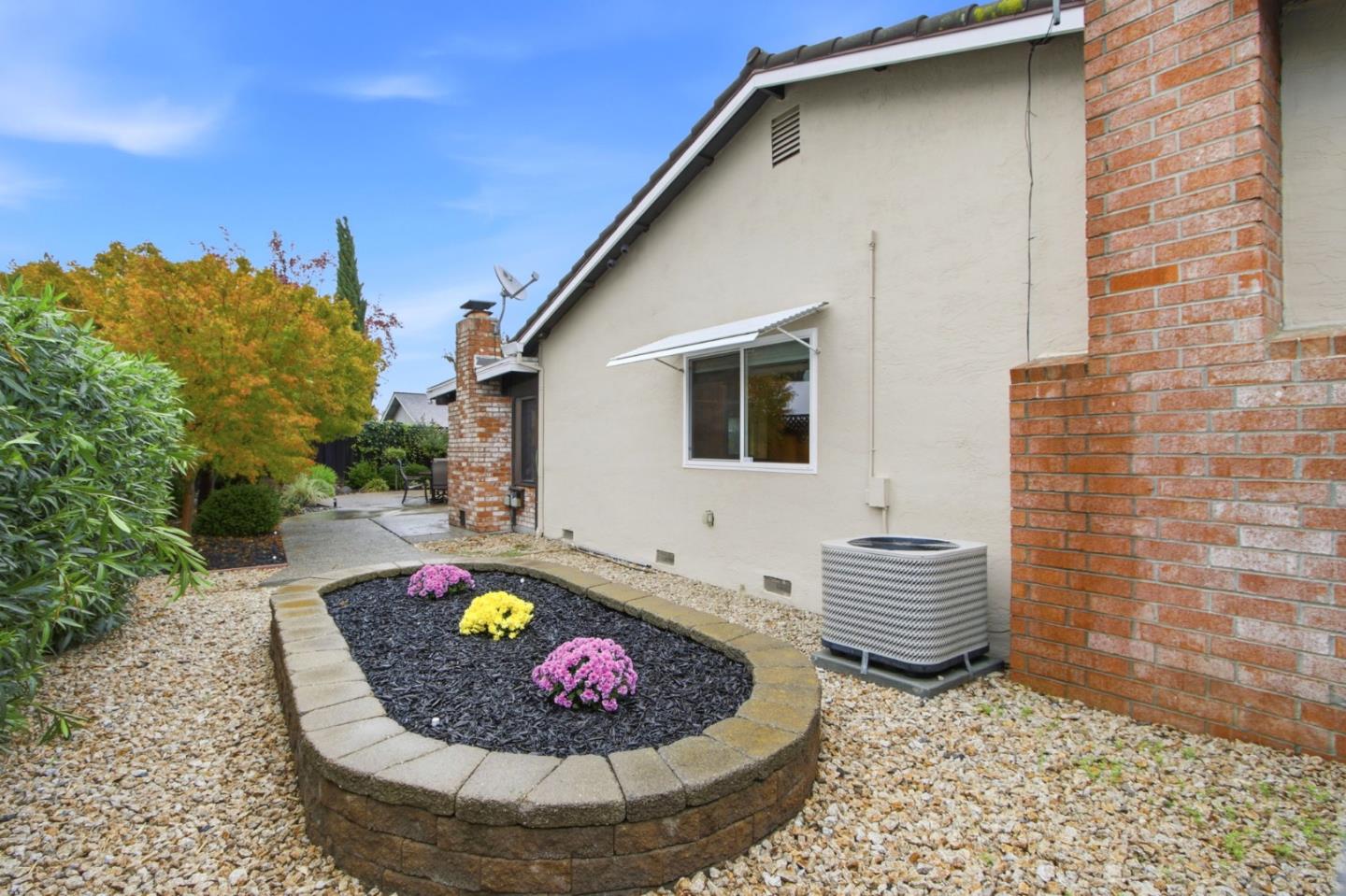 Santa Clara, California, 95051, United States, 4 Bedrooms Bedrooms, ,2 BathroomsBathrooms,Residential,For Sale,1992885