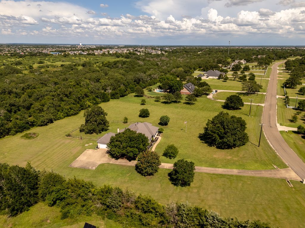 College Station, Texas, 77845, United States, 5 Bedrooms Bedrooms, ,5 BathroomsBathrooms,Residential,For Sale,1876080