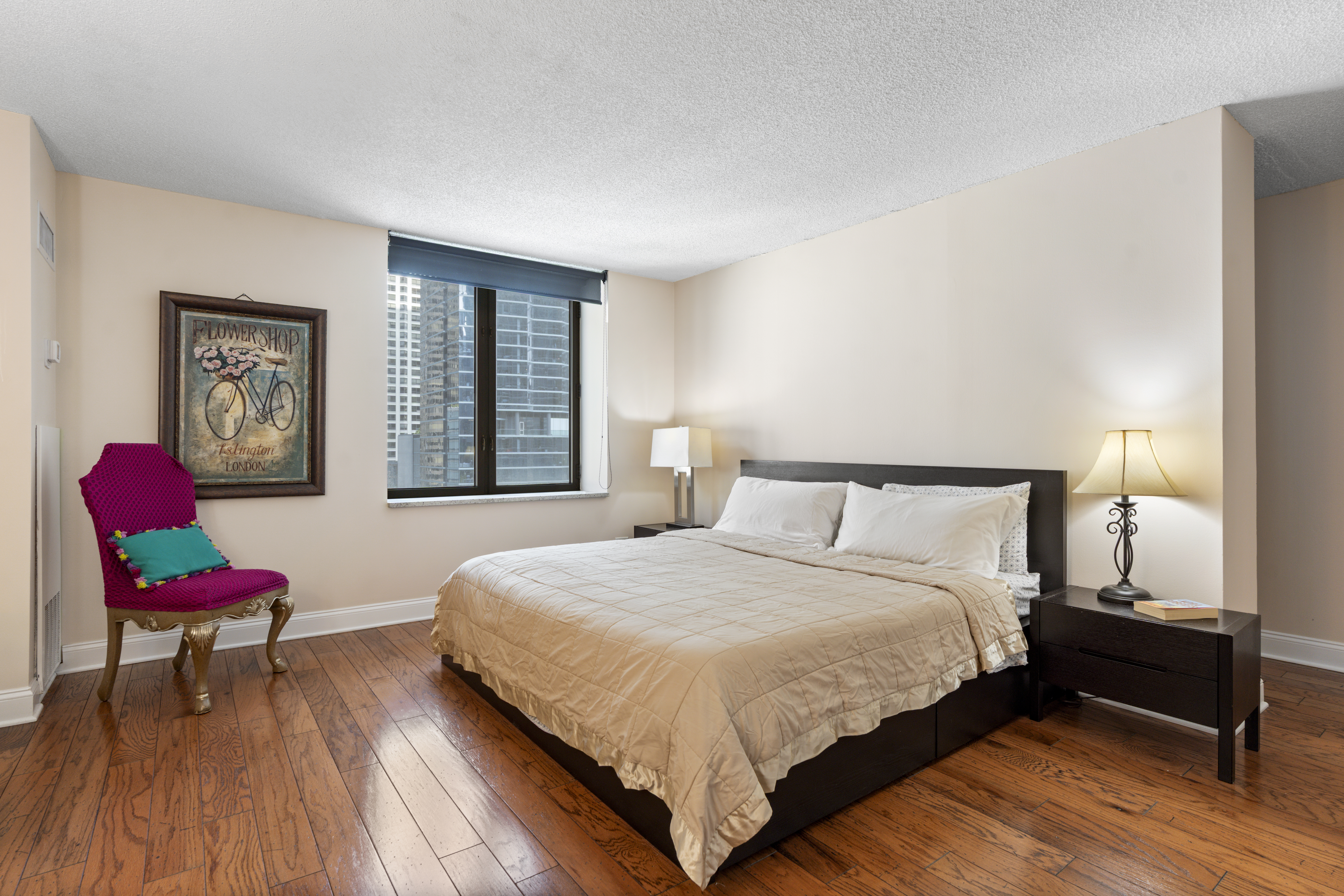  Preferred Corner Unit with Views of the landscaped sundeck and the City - 物件實景