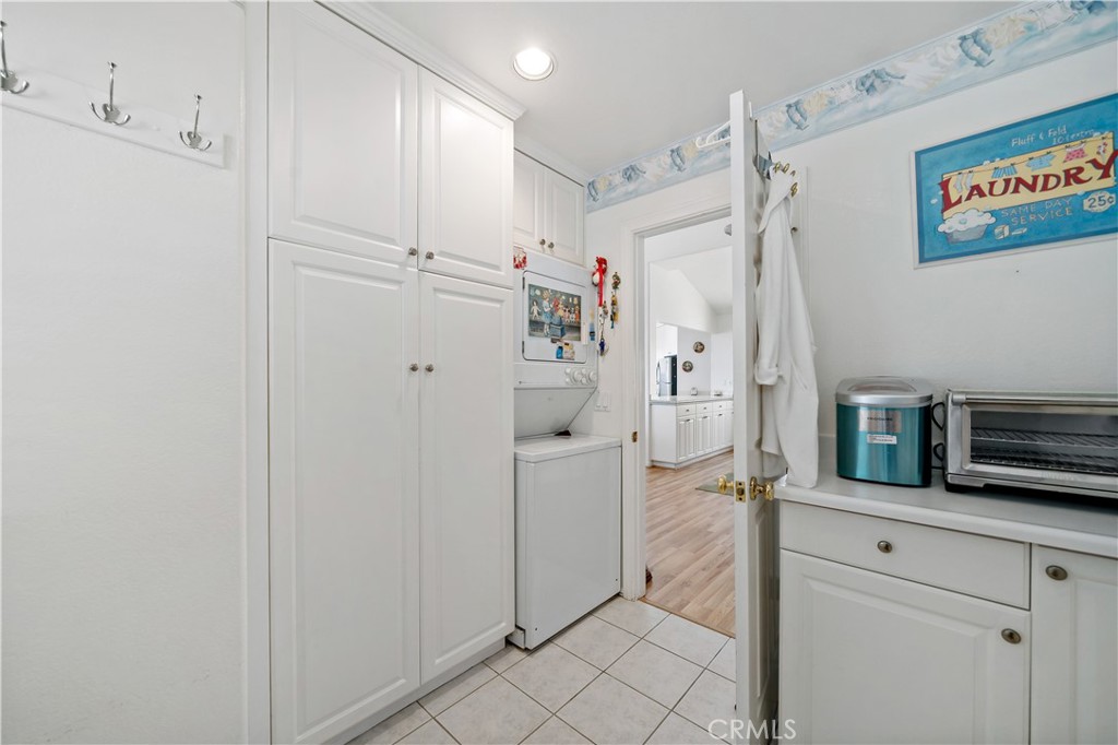 Carlsbad, California, 92011, United States, 2 Bedrooms Bedrooms, ,2 BathroomsBathrooms,Residential,For Sale,1977737