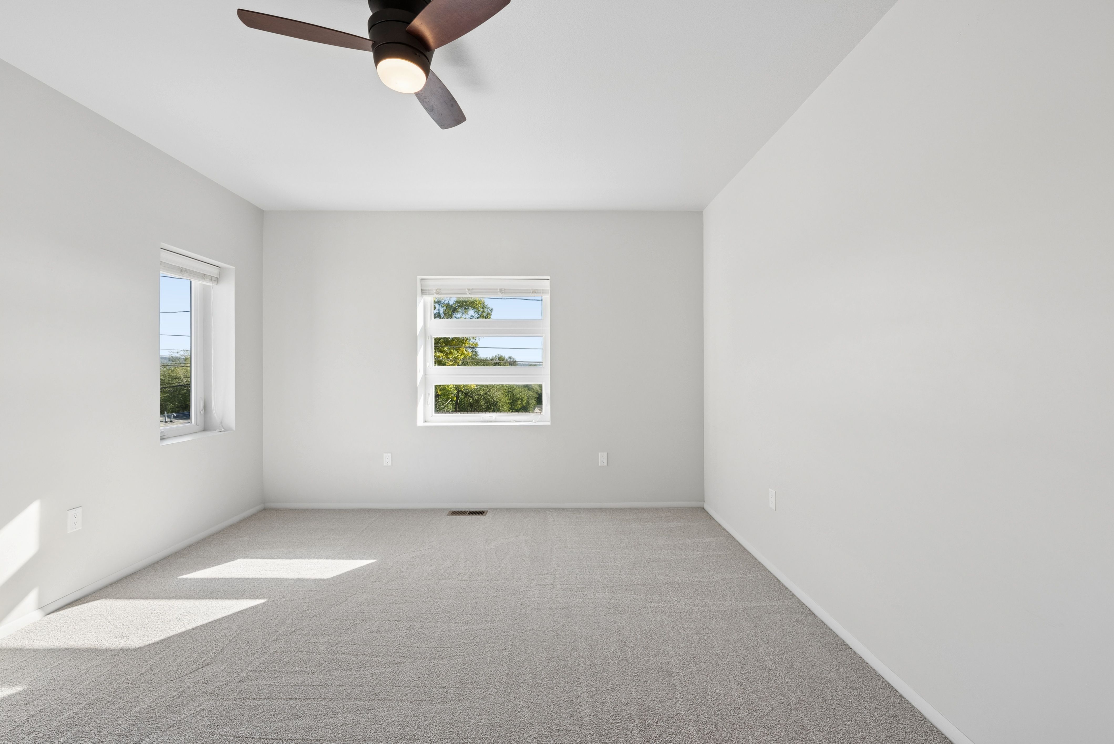  Architect-Designed Westside Home with Two Garages - 物件實景