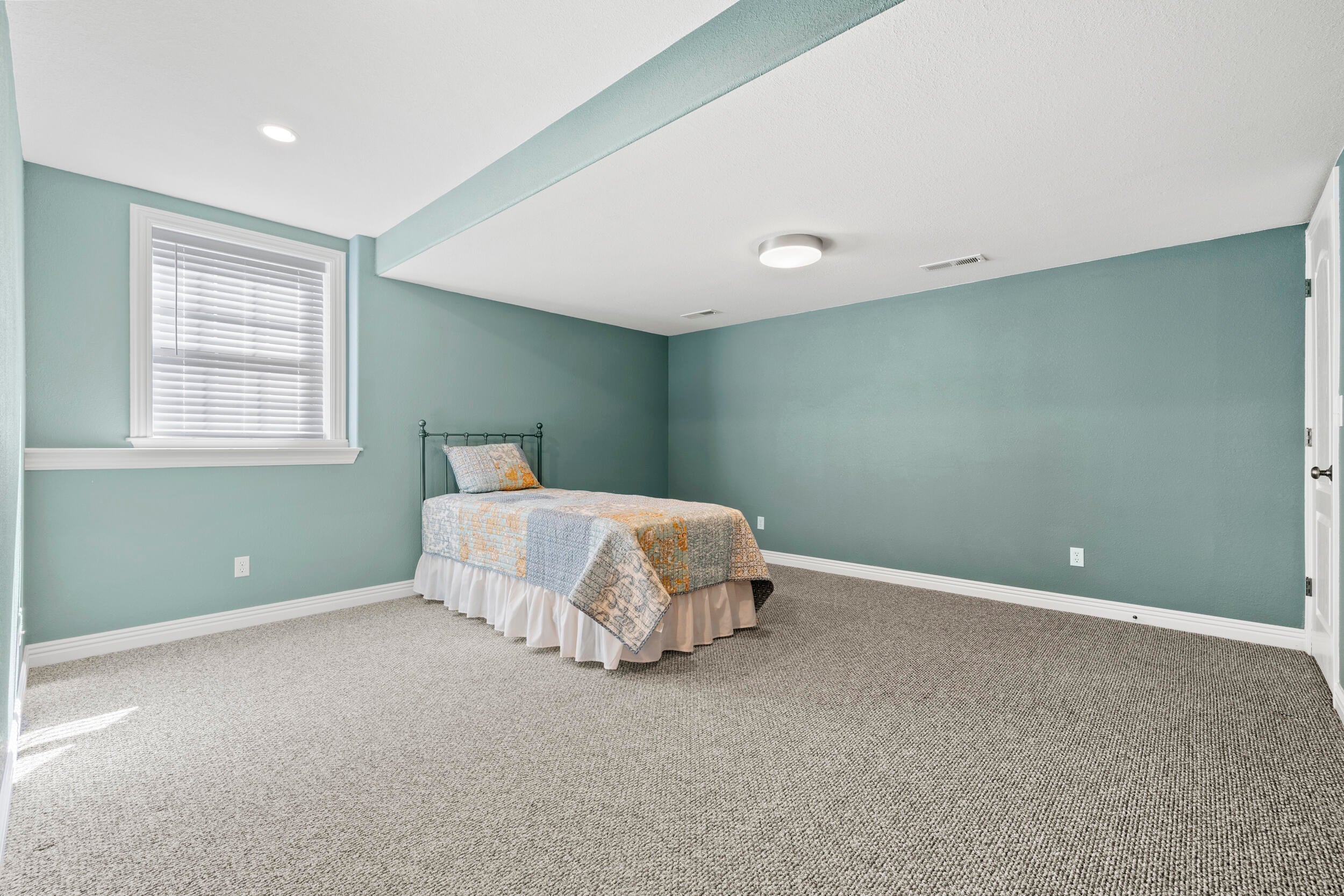 Kimberling City, Missouri, 65686, United States, 5 Bedrooms Bedrooms, ,4 BathroomsBathrooms,Residential,For Sale,1883483