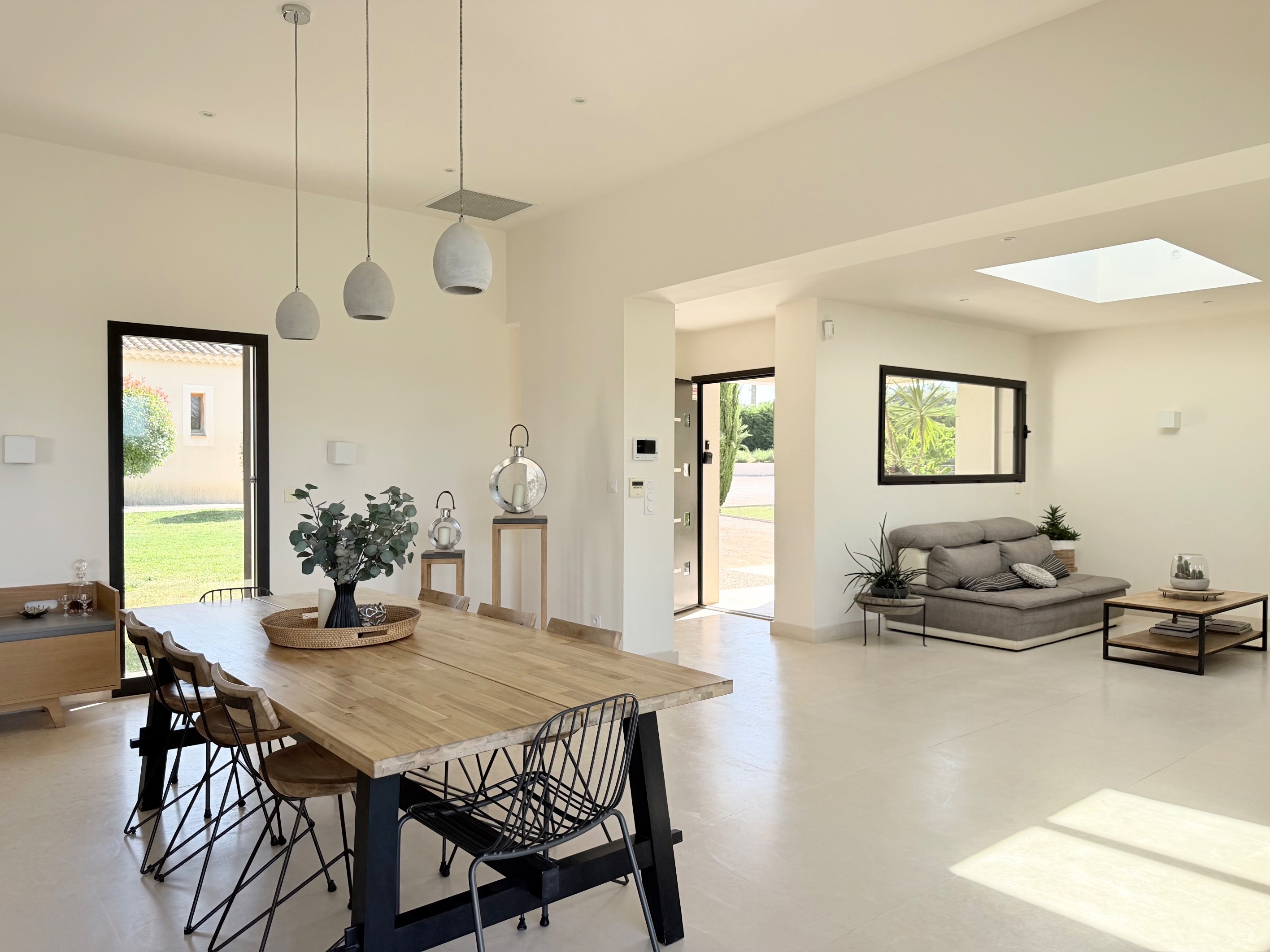  Elegant contemporary villa in the heart of the vineyards, 20 minutes from Uzès,… - 物件實景