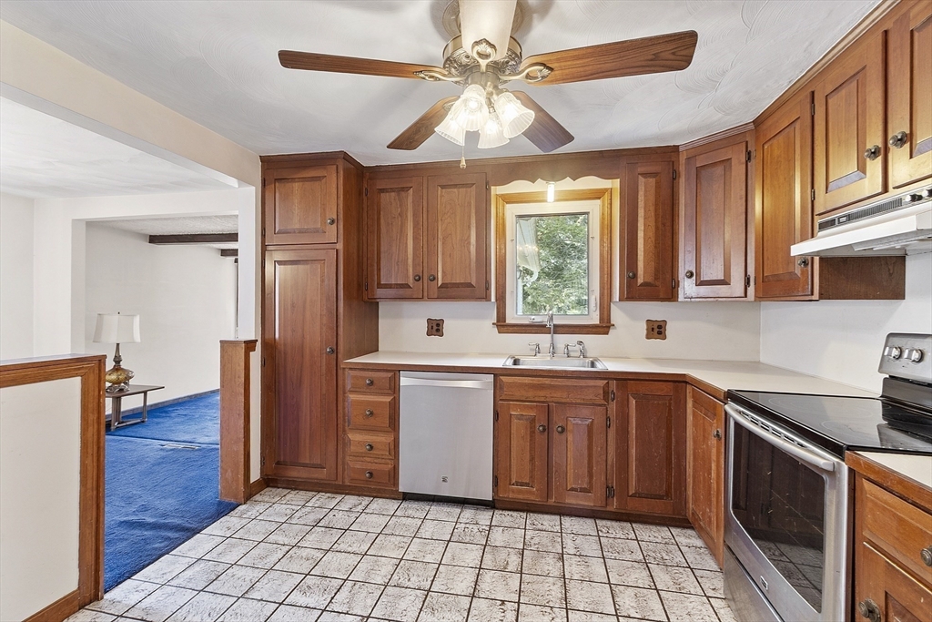 Peabody, Massachusetts, 01960, United States, 4 Bedrooms Bedrooms, ,2 BathroomsBathrooms,Residential,For Sale,1939511