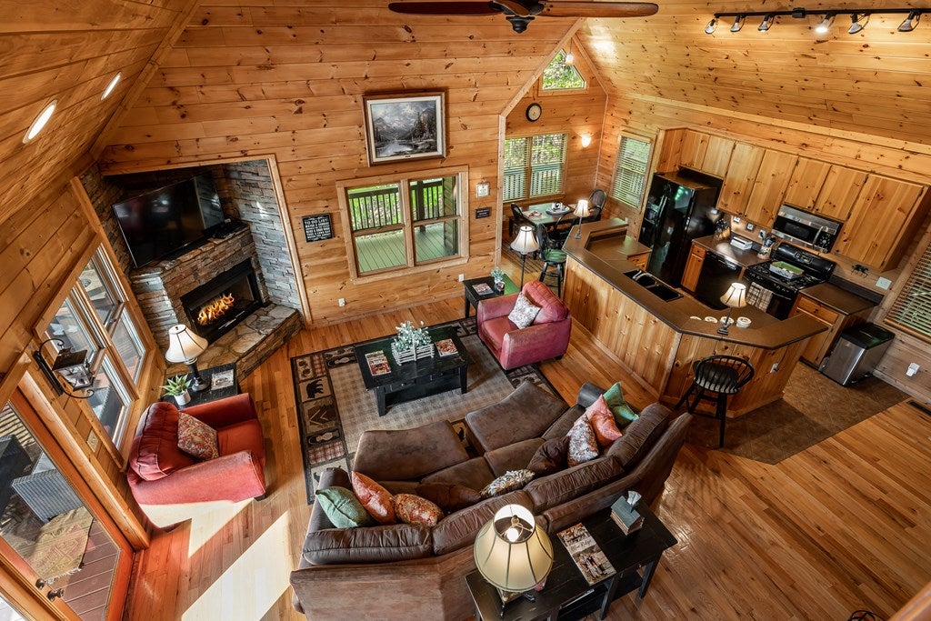 Mineral Bluff, Georgia, 30559, United States, 3 Bedrooms Bedrooms, ,3 BathroomsBathrooms,Residential,For Sale,1986292