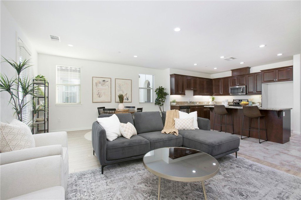 Brea, California, 92823, United States, 2 Bedrooms Bedrooms, ,2 BathroomsBathrooms,Residential,For Sale,1939924