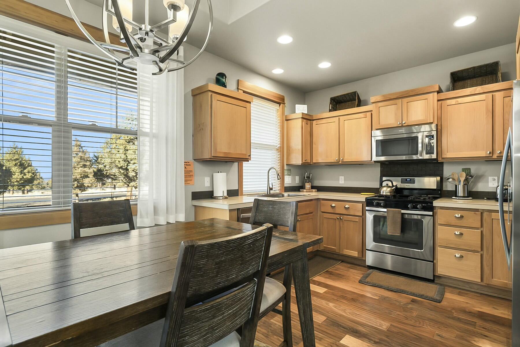 Redmond, Oregon, 97756, United States, 3 Bedrooms Bedrooms, ,2 BathroomsBathrooms,Residential,For Sale,1729232