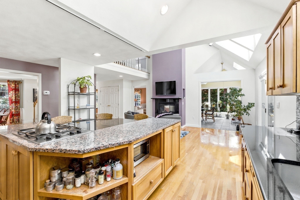 Middleton, Massachusetts, 01949, United States, 4 Bedrooms Bedrooms, ,3 BathroomsBathrooms,Residential,For Sale,2048371
