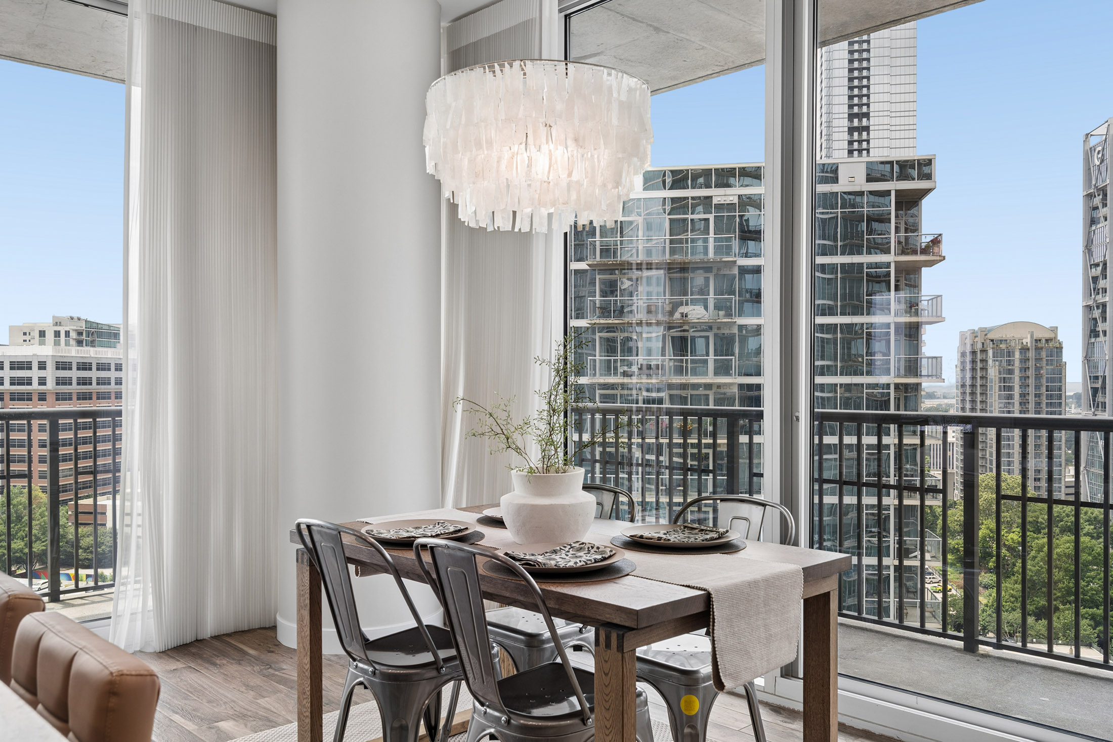  Stunning Southwest Views from Corner Residence at 1010 Midtown - 物件實景