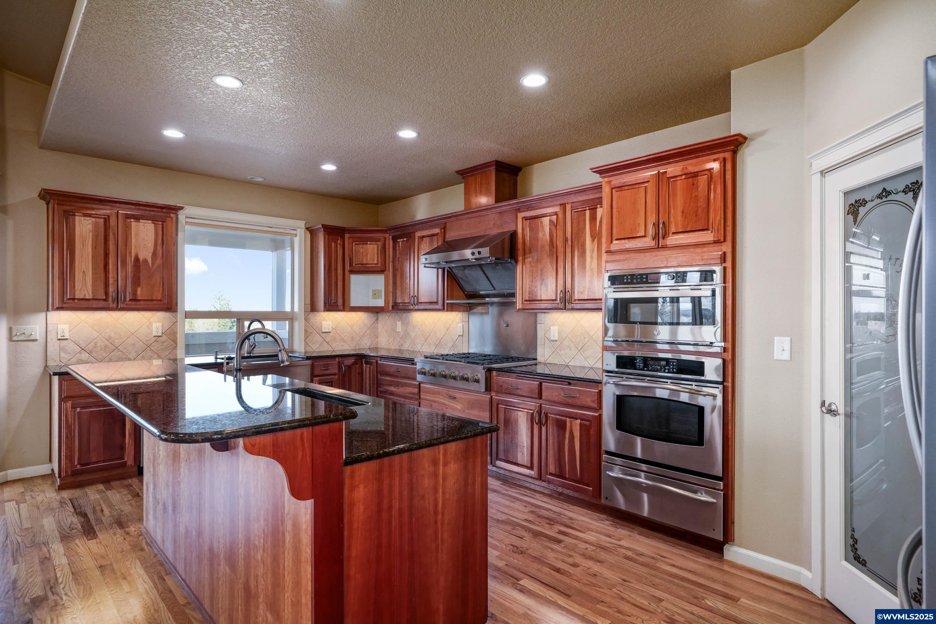 Salem, Oregon, 97306, United States, 3 Bedrooms Bedrooms, ,3 BathroomsBathrooms,Residential,For Sale,1989226