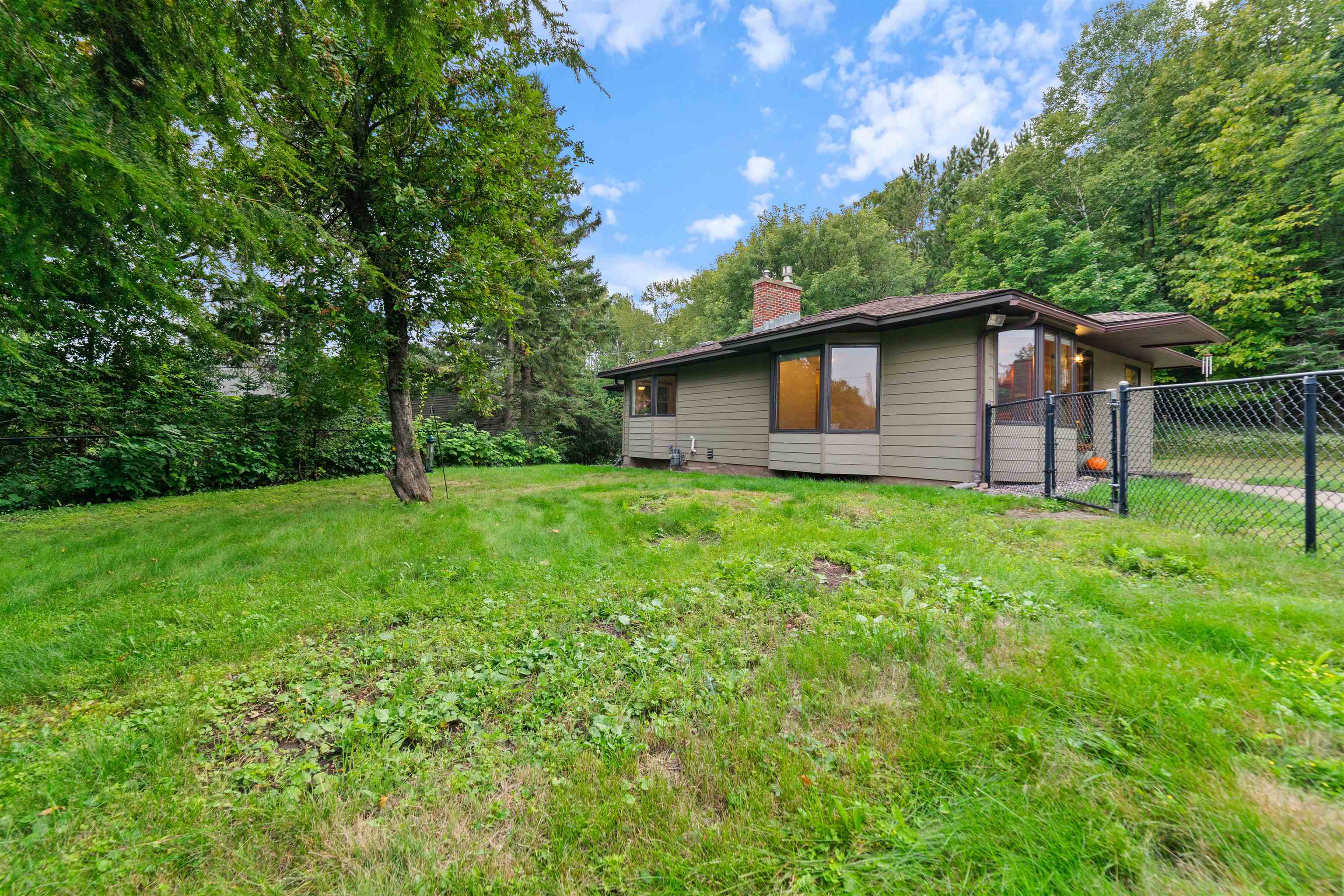 Duluth, Minnesota, 55803, United States, 4 Bedrooms Bedrooms, ,1 BathroomBathrooms,Residential,For Sale,1942593
