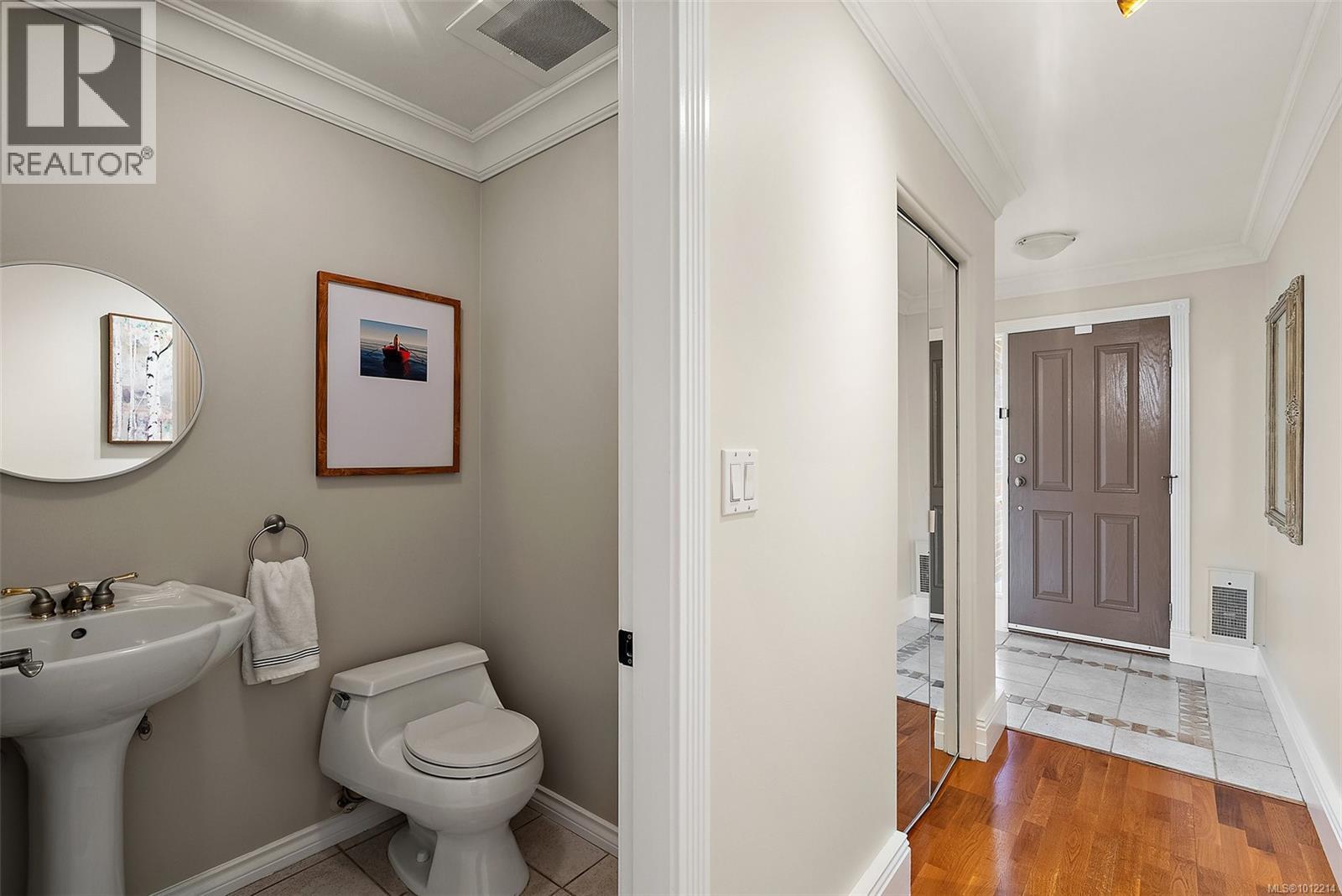 VICTORIA, British Columbia, V9A 7M5, CA, 4 Bedrooms Bedrooms, ,4 BathroomsBathrooms,Residential,For Sale,1947216