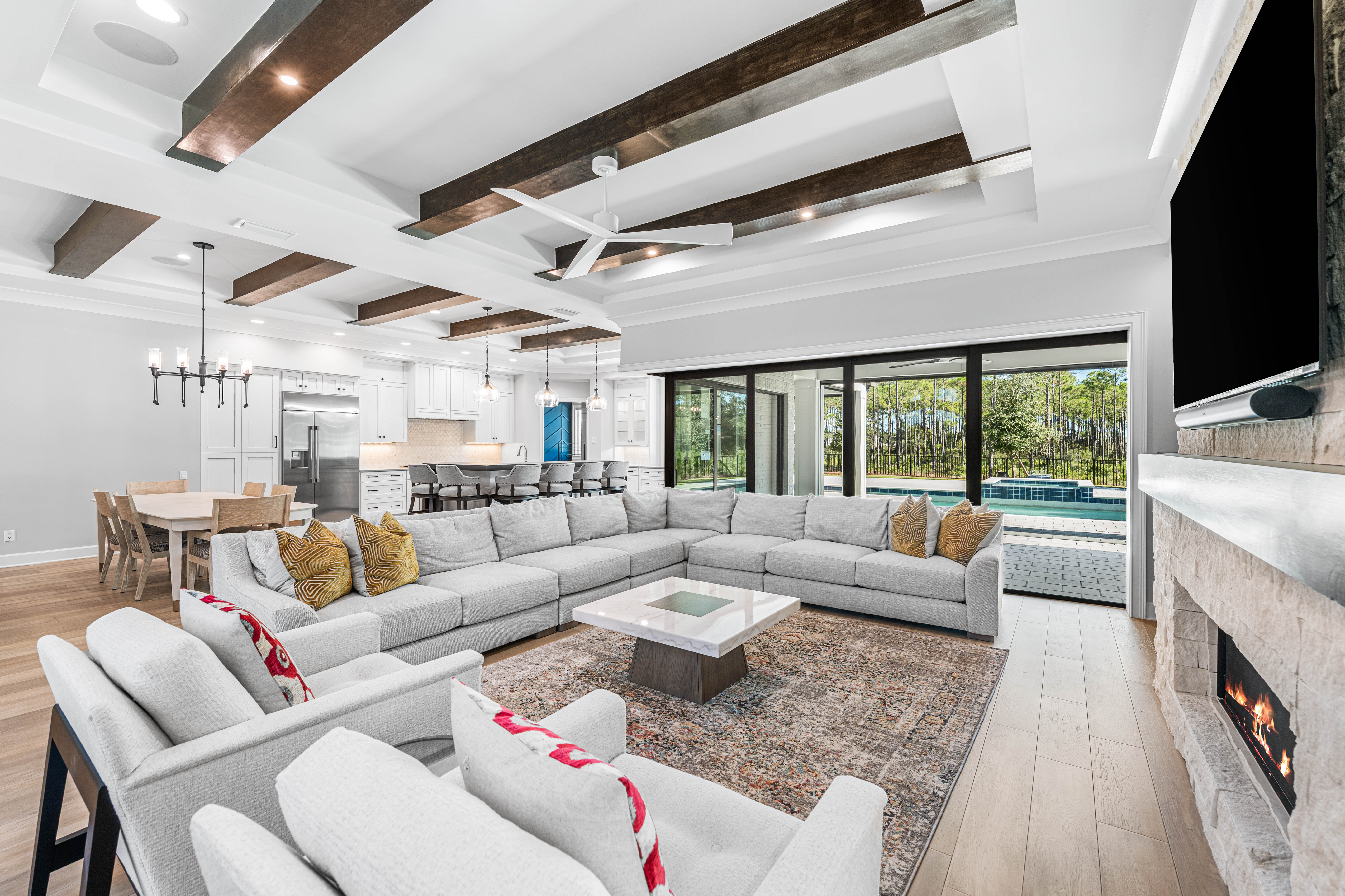  Spectacular Home With Spacious Yard Including Pool, Spa And Outdoor Kitchen - 物件實景