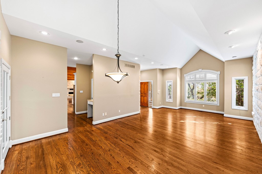 Kerrville, Texas, 78028, United States, 3 Bedrooms Bedrooms, ,5 BathroomsBathrooms,Residential,For Sale,2002478