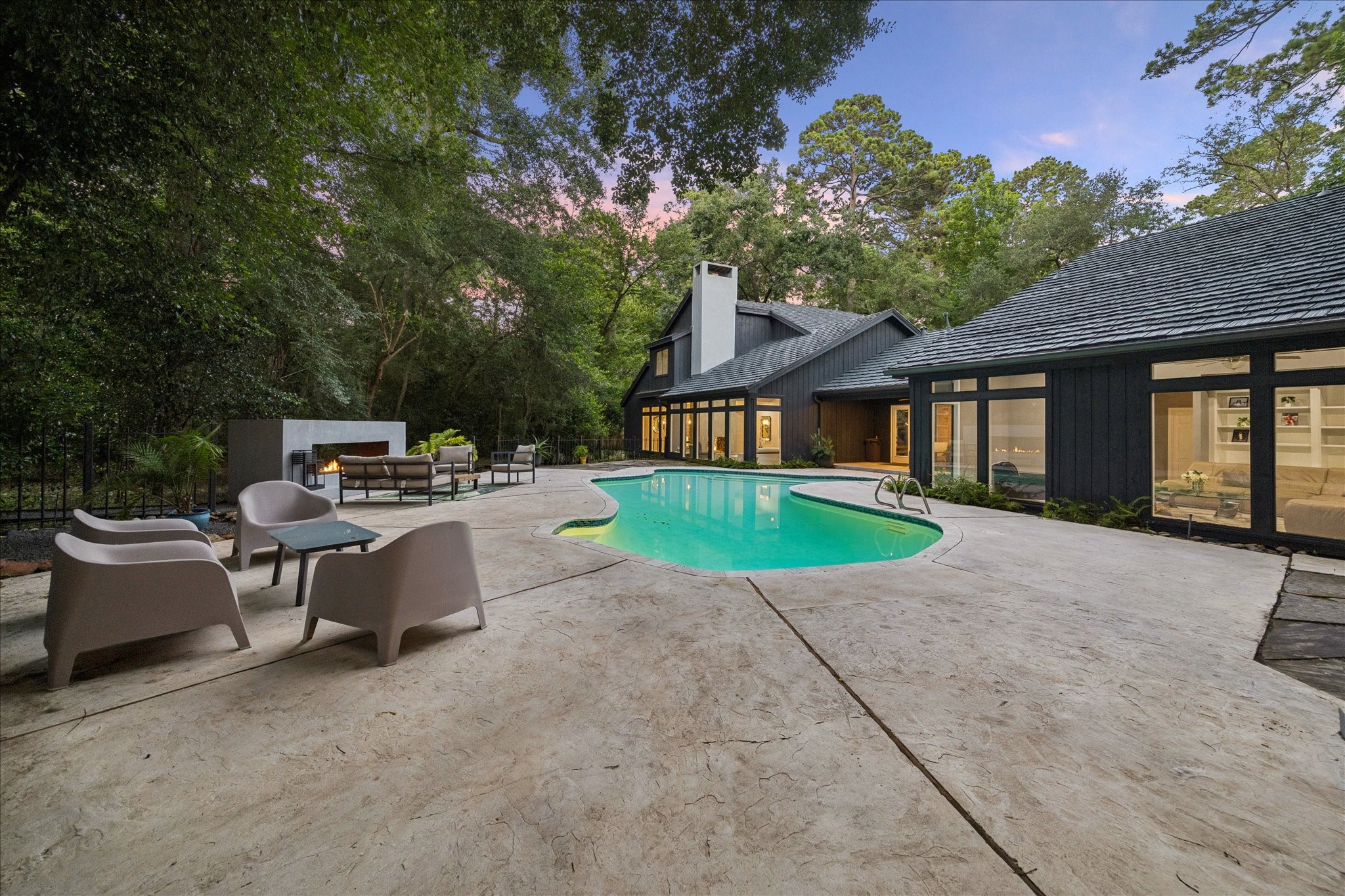  2411 Oakbank Drive - 物件實景