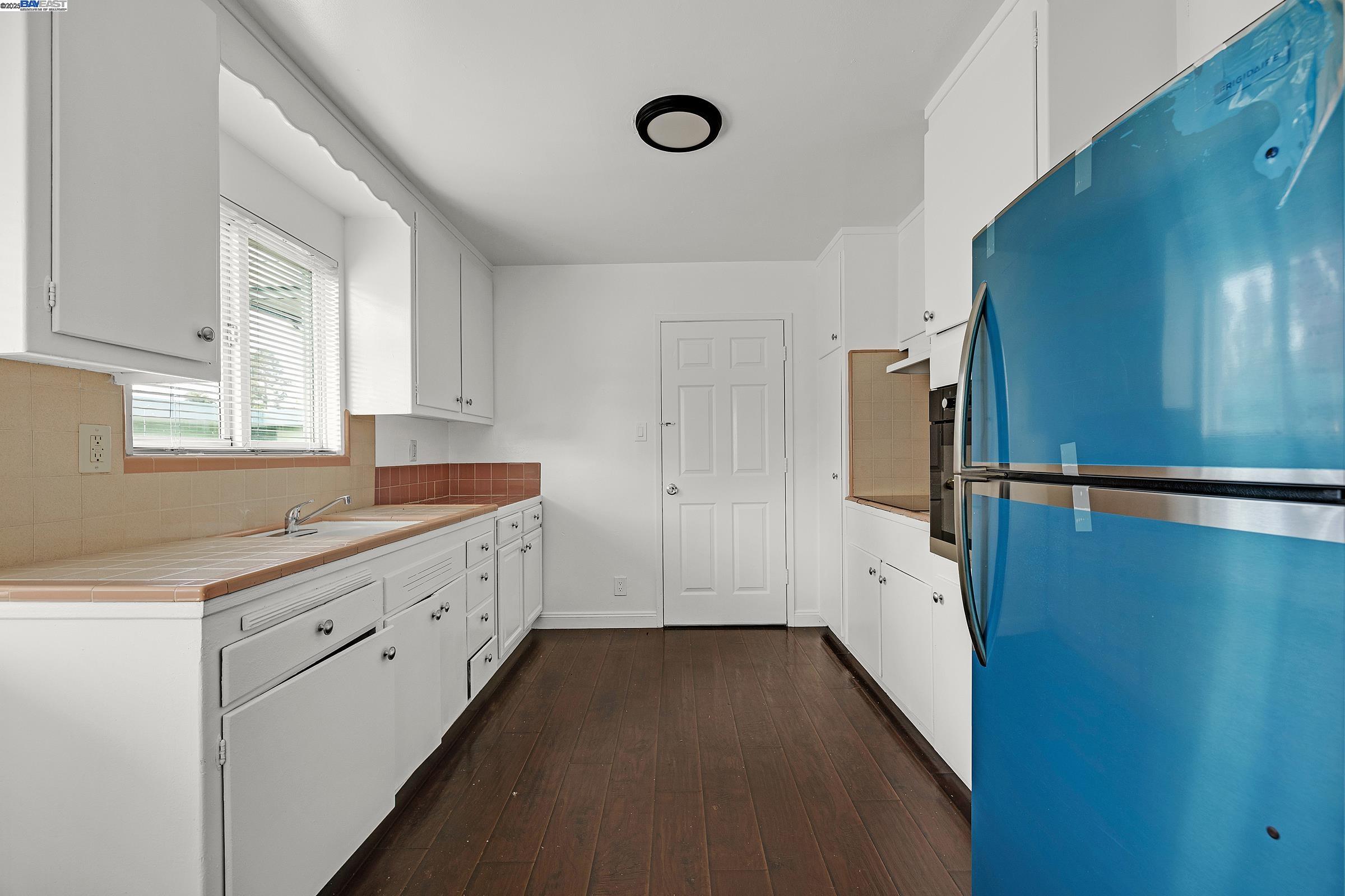 Oakland, California, 94605, United States, ,Residential,For Sale,2003092