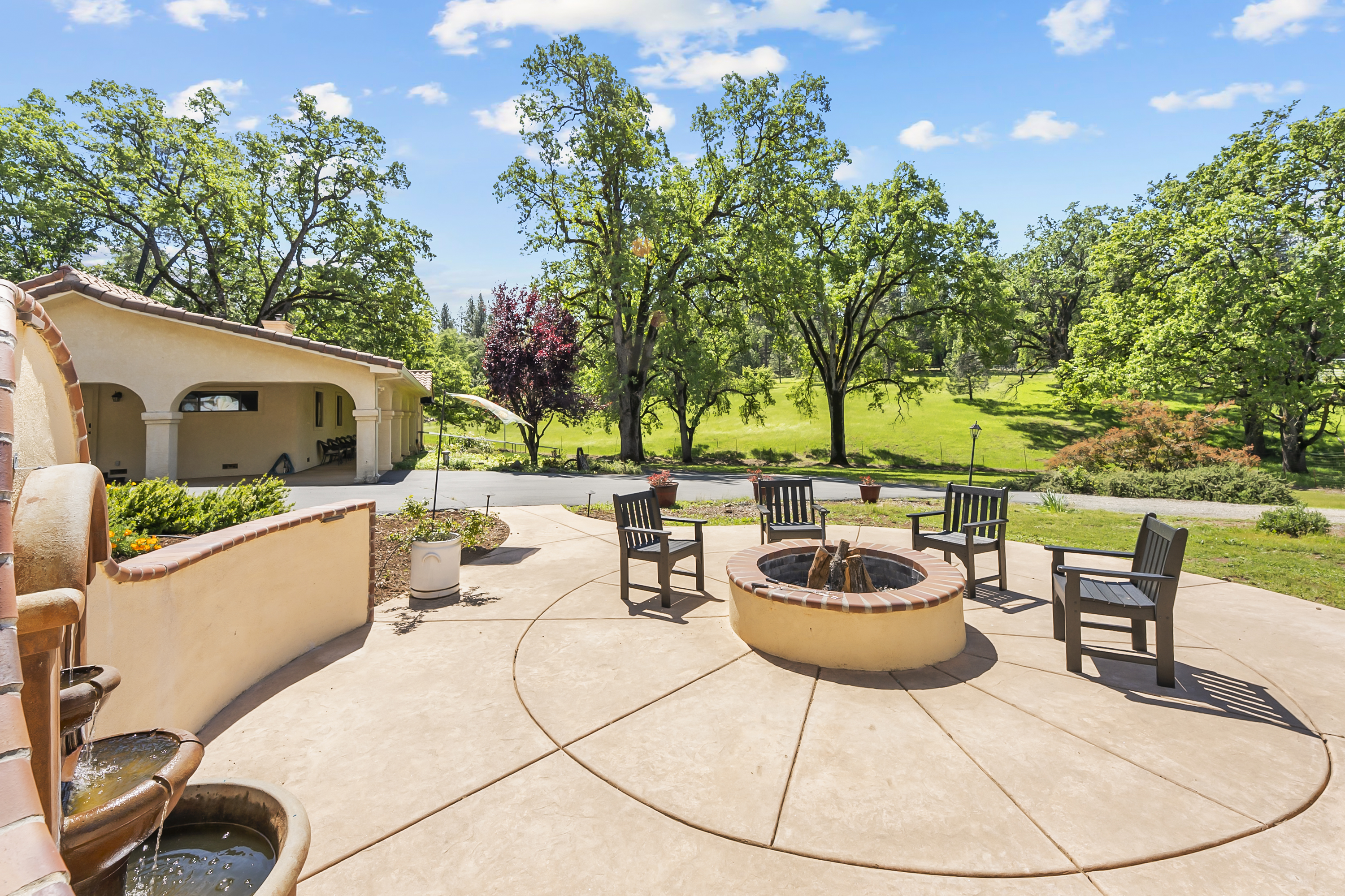  21 Acres - Gated - Renovated - 物件實景