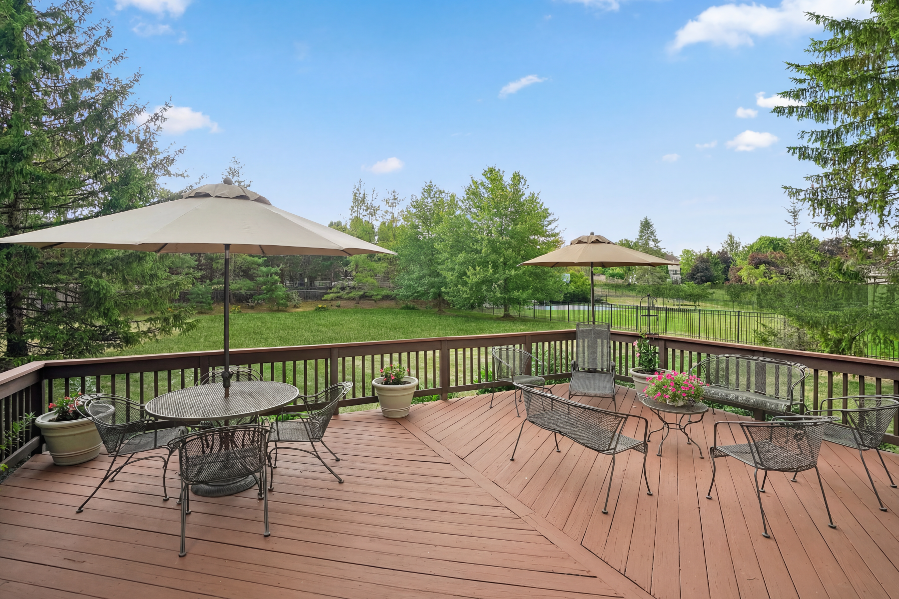  ?Staats Farm? Colonial Blends Classic Charm with Modern Updates - 物件實景