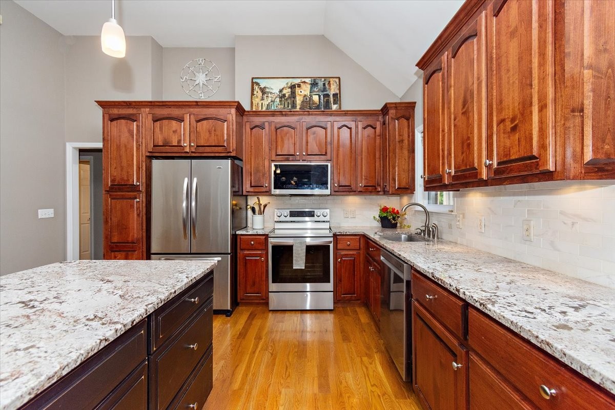 Columbia, Tennessee, 38401, United States, 4 Bedrooms Bedrooms, ,3 BathroomsBathrooms,Residential,For Sale,1897603