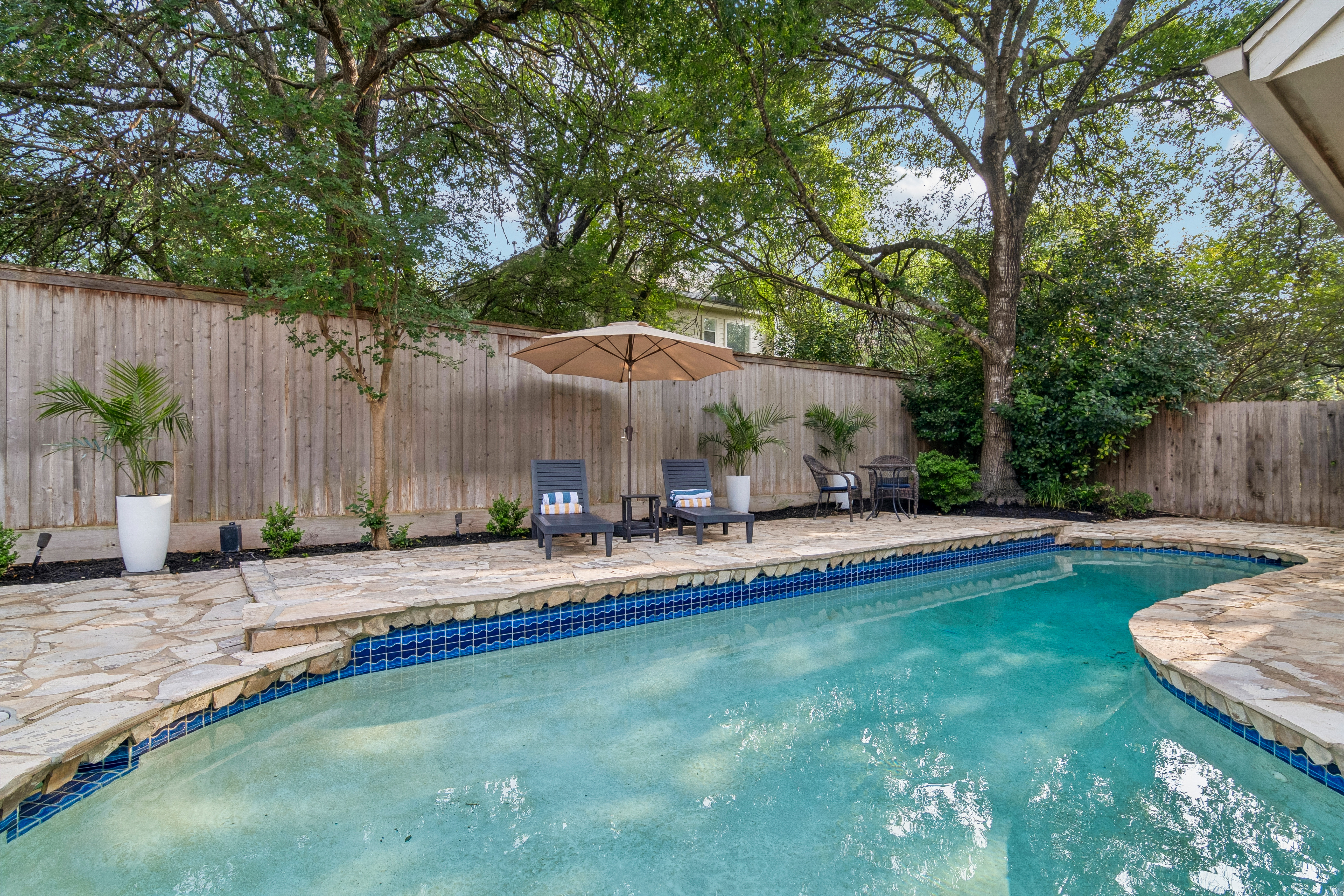  Elegant Deerfield Retreat with Resort-Style Backyard - 物件實景