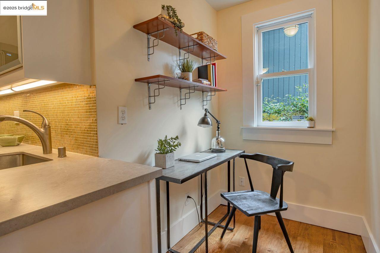 Oakland, California, 94609, United States, 2 Bedrooms Bedrooms, ,1 BathroomBathrooms,Residential,For Sale,1934711