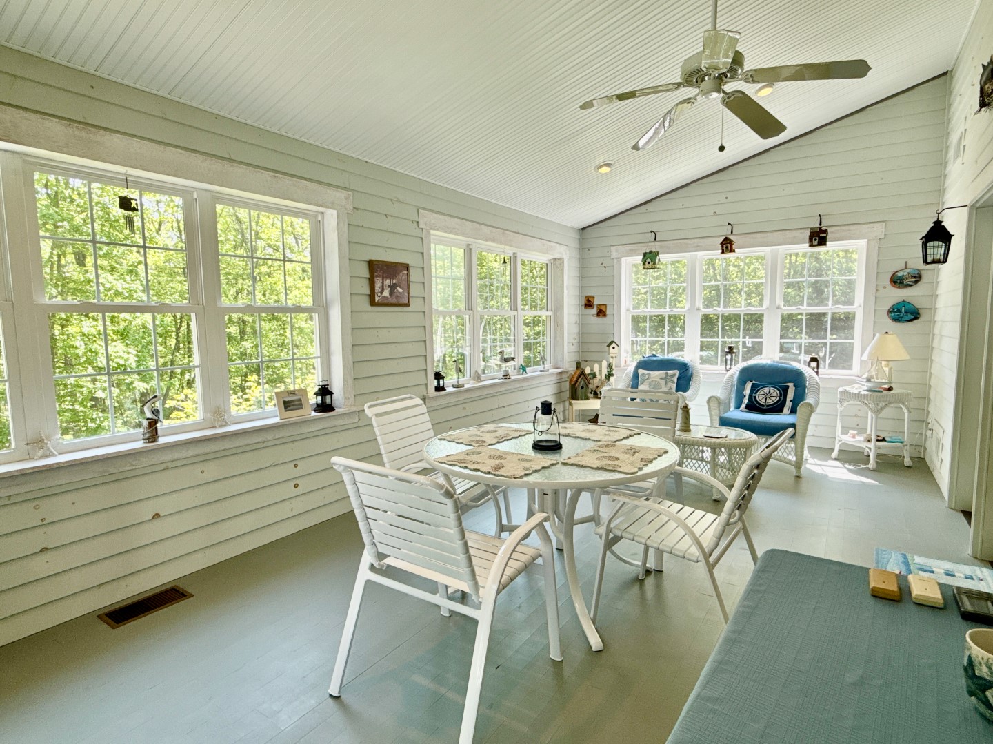 Hawley, Pennsylvania, 18428, United States, 3 Bedrooms Bedrooms, ,4 BathroomsBathrooms,Residential,For Sale,1846687