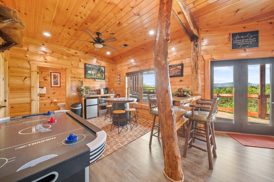 Sevierville, Tennessee, 37876, United States, 4 Bedrooms Bedrooms, ,6 BathroomsBathrooms,Residential,For Sale,1976346