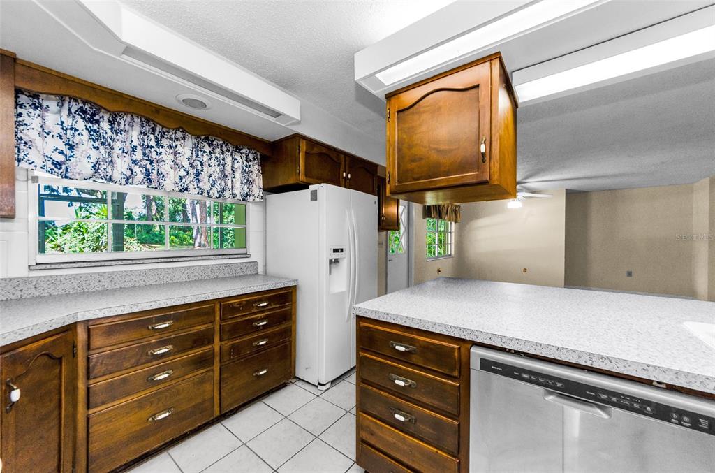 Plant City, Florida, 33566, United States, 3 Bedrooms Bedrooms, ,2 BathroomsBathrooms,Residential,For Sale,1932483