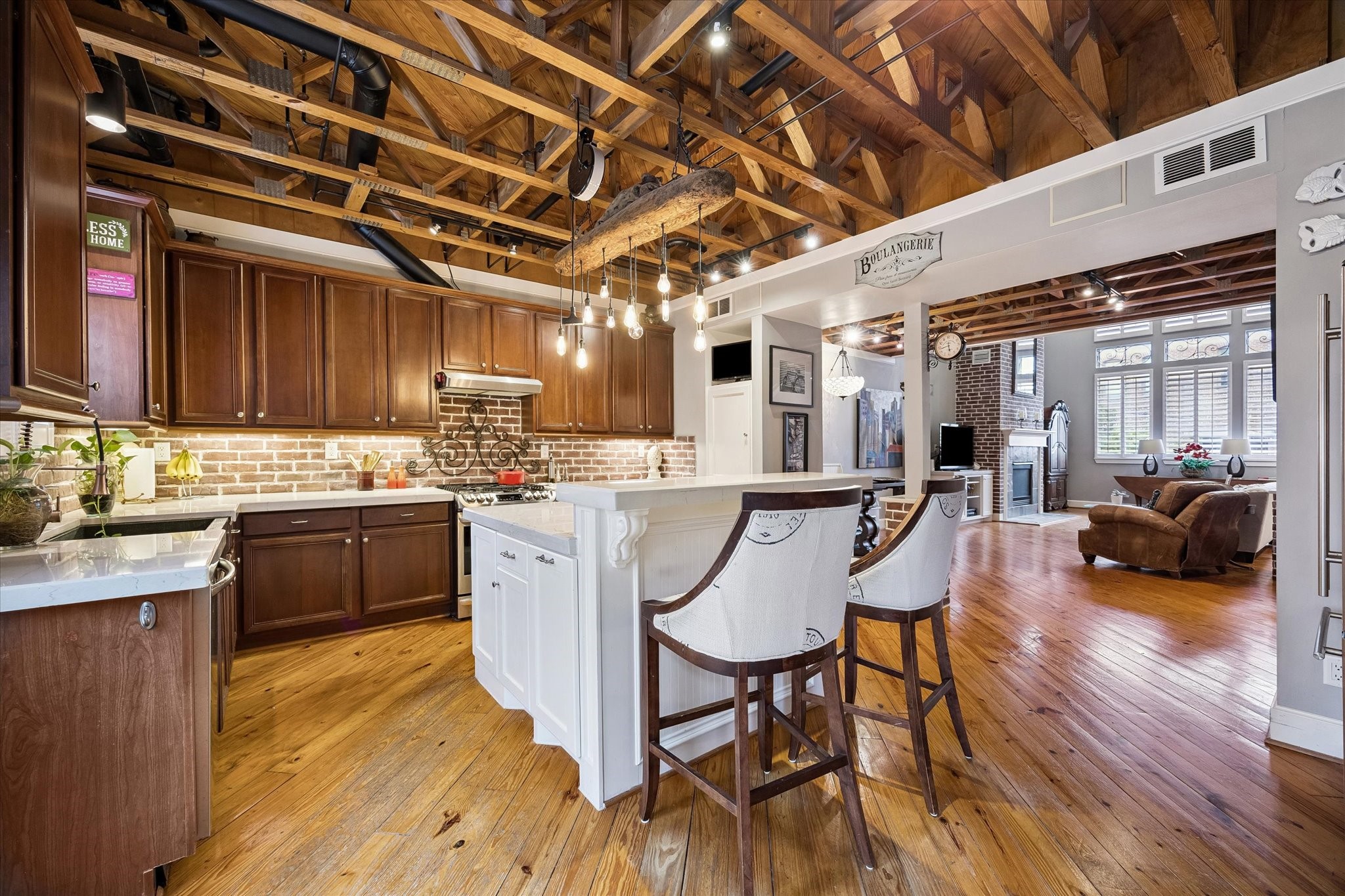  915 Knox Street D - 物件實景