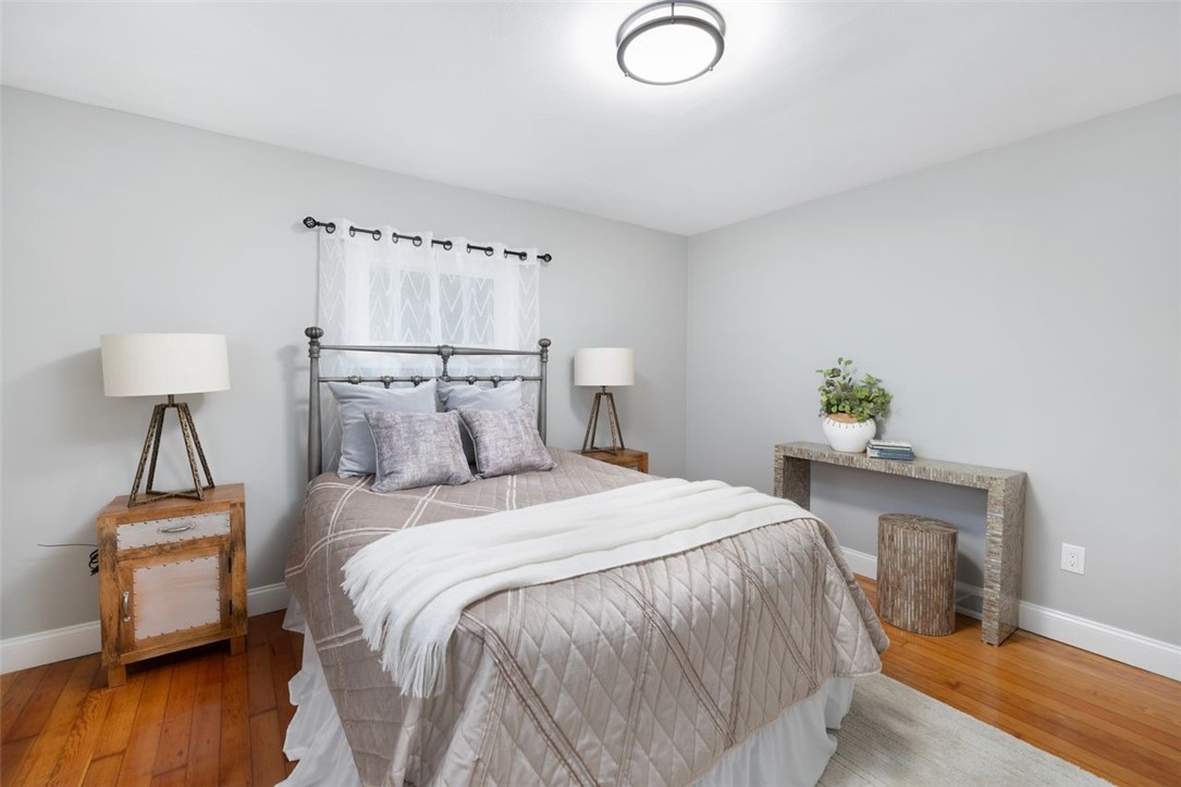 Tiverton, Rhode Island, 02878, United States, 4 Bedrooms Bedrooms, ,2 BathroomsBathrooms,Residential,For Sale,1992829