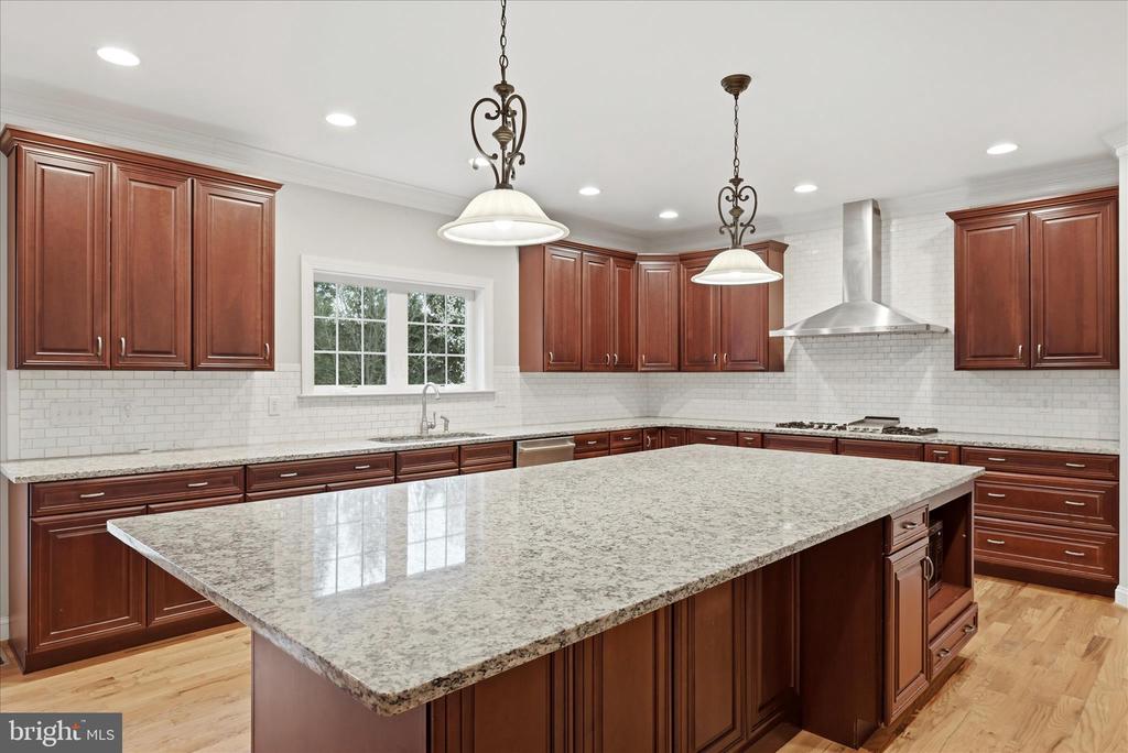 Winchester, Virginia, 22602, United States, 6 Bedrooms Bedrooms, ,5 BathroomsBathrooms,Residential,For Sale,2032756