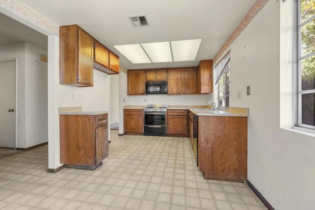 Escondido, California, 92027, United States, 2 Bedrooms Bedrooms, ,2 BathroomsBathrooms,Residential,For Sale,1965689
