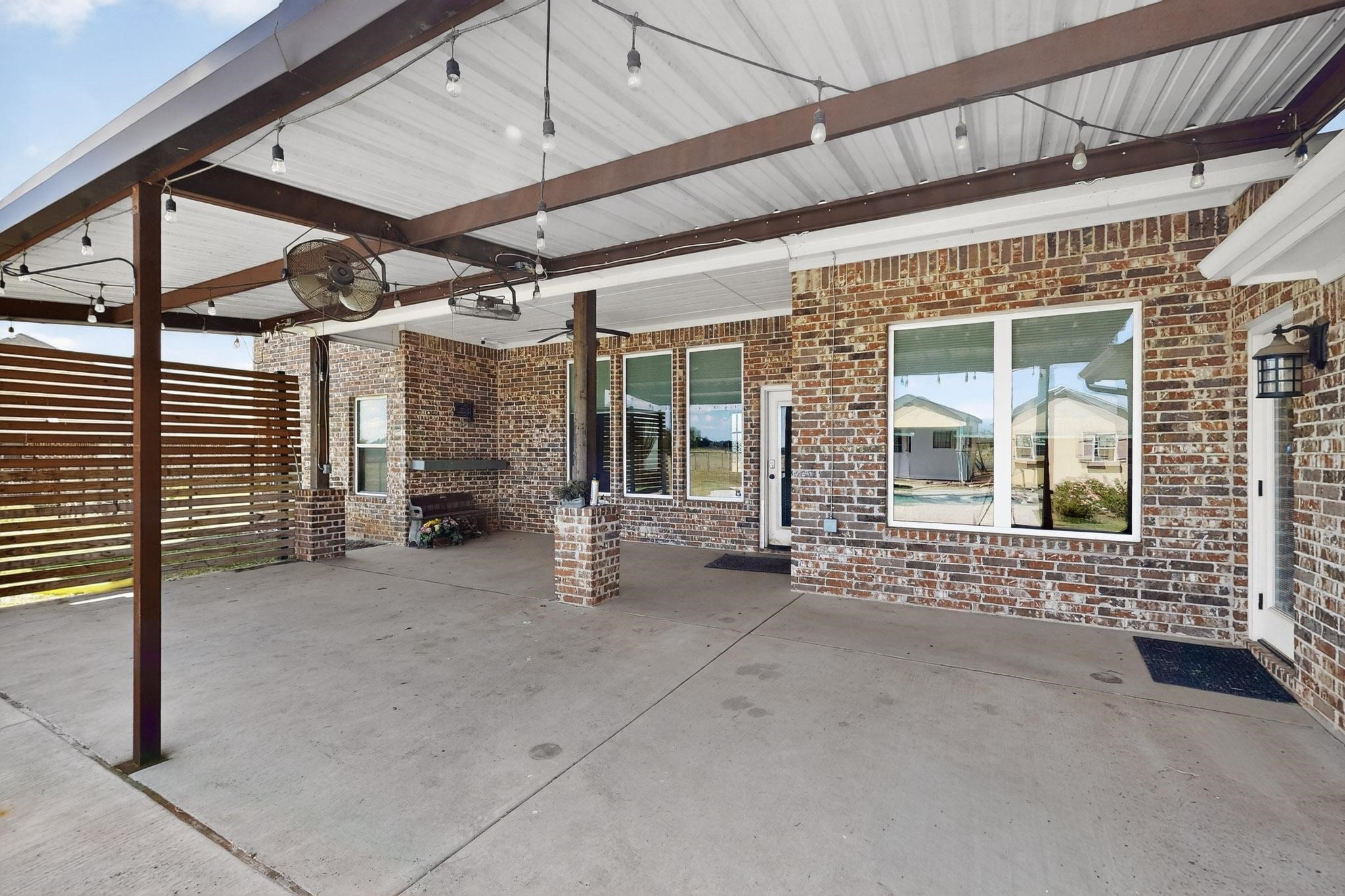 Godley, Texas, 76044, United States, 4 Bedrooms Bedrooms, ,3 BathroomsBathrooms,Residential,For Sale,1956819