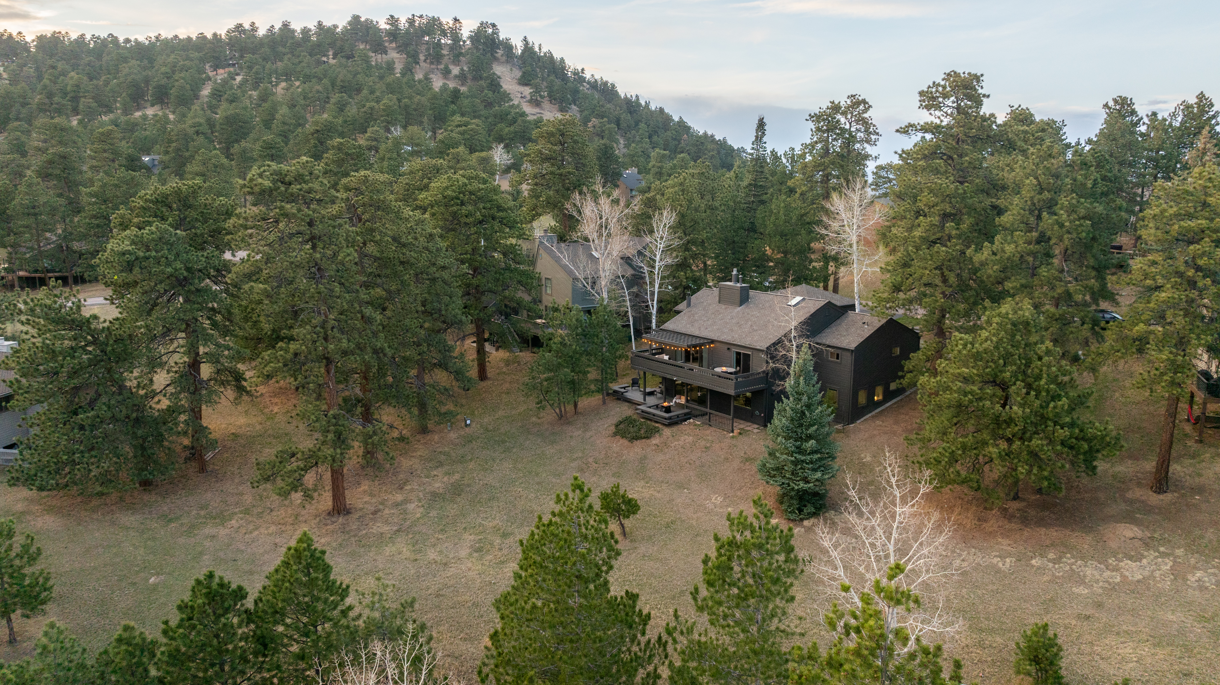  Thoughtfully Updated Throughout - 物件實景