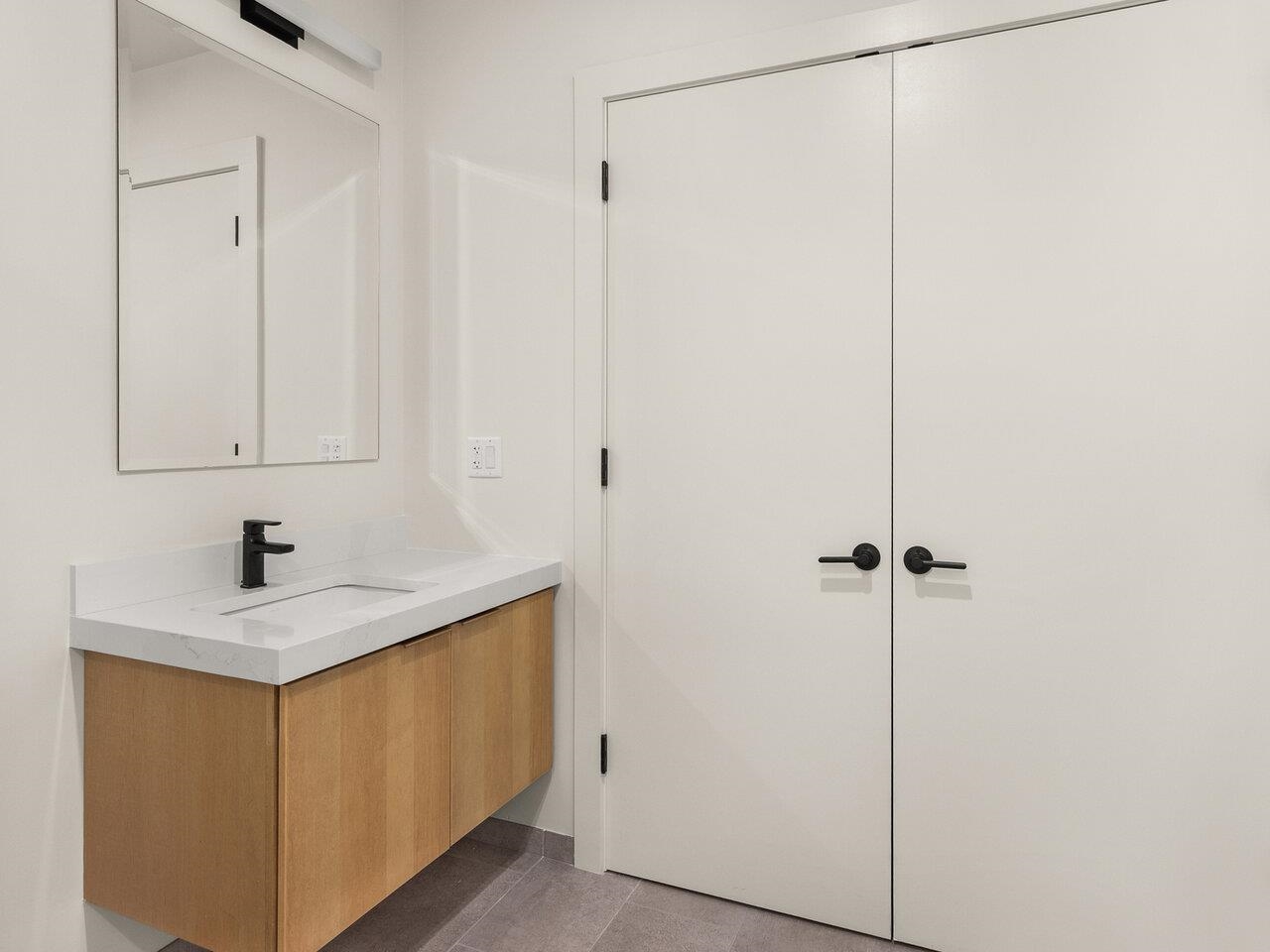 Burlington, Vermont, 05401, United States, 1 Bedroom Bedrooms, ,Residential,For Sale,1711937