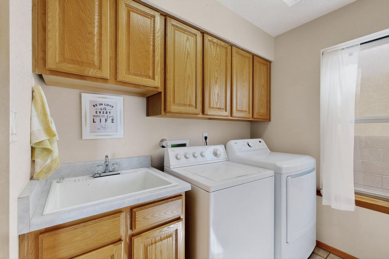 Albuquerque, New Mexico, 87122, United States, 4 Bedrooms Bedrooms, ,3 BathroomsBathrooms,Residential,For Sale,1964200