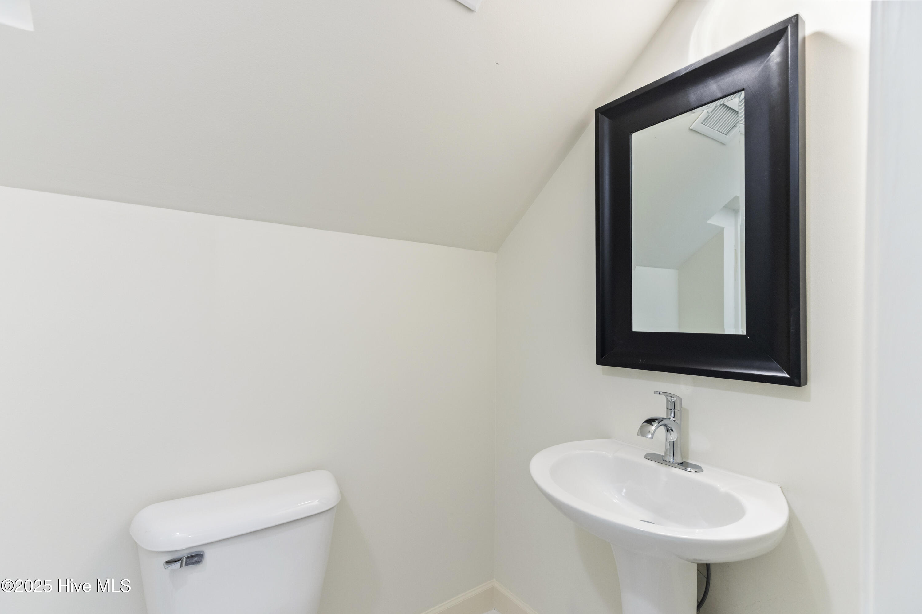 Wilmington, North Carolina, 28409, United States, 4 Bedrooms Bedrooms, ,4 BathroomsBathrooms,Residential,For Sale,1991062